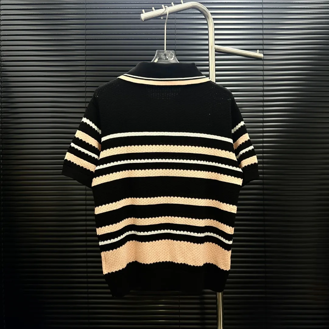P250 Style: AMIRI striped patchwork embroidered knitted POLO Size: S-XXL Fabric: Wool blend Accessories: Full set of customized original accessories No gender distinction, same style for men and women