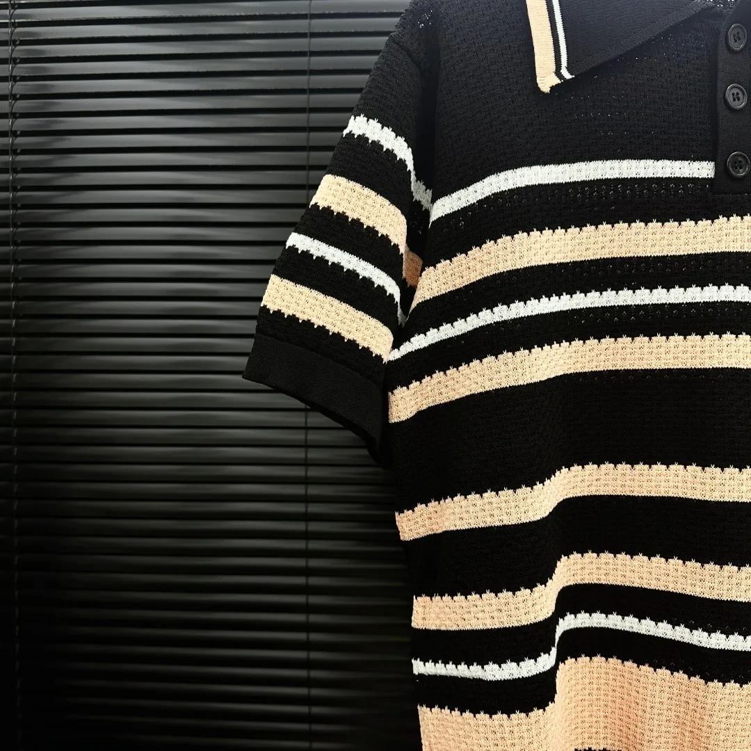P250 Style: AMIRI striped patchwork embroidered knitted POLO Size: S-XXL Fabric: Wool blend Accessories: Full set of customized original accessories No gender distinction, same style for men and women