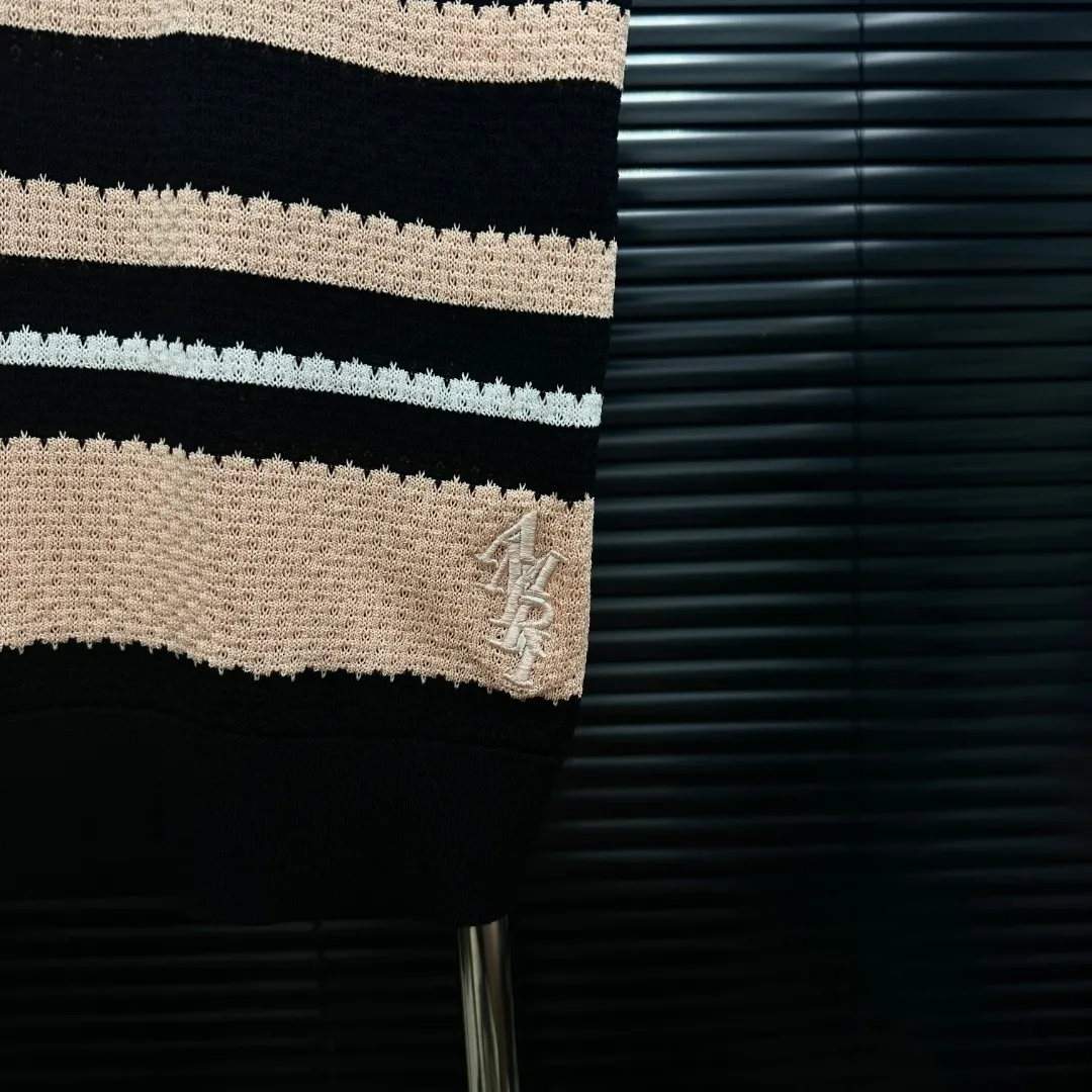 P250 Style: AMIRI striped patchwork embroidered knitted POLO Size: S-XXL Fabric: Wool blend Accessories: Full set of customized original accessories No gender distinction, same style for men and women