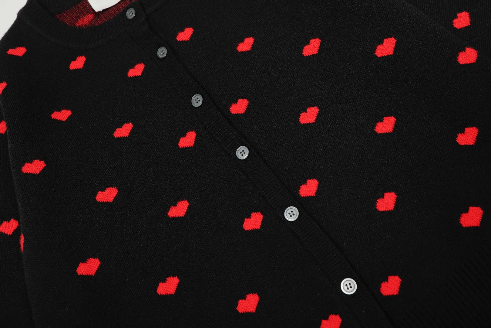 Ami/Ami's new jacquard love-printed goddess style must-have autumn and winter knitted cardigan small jacket Size: S-XL Color: White red heart Black red heart Red white heart Milky apricot purple heart Navy blue white heart Pink red heart