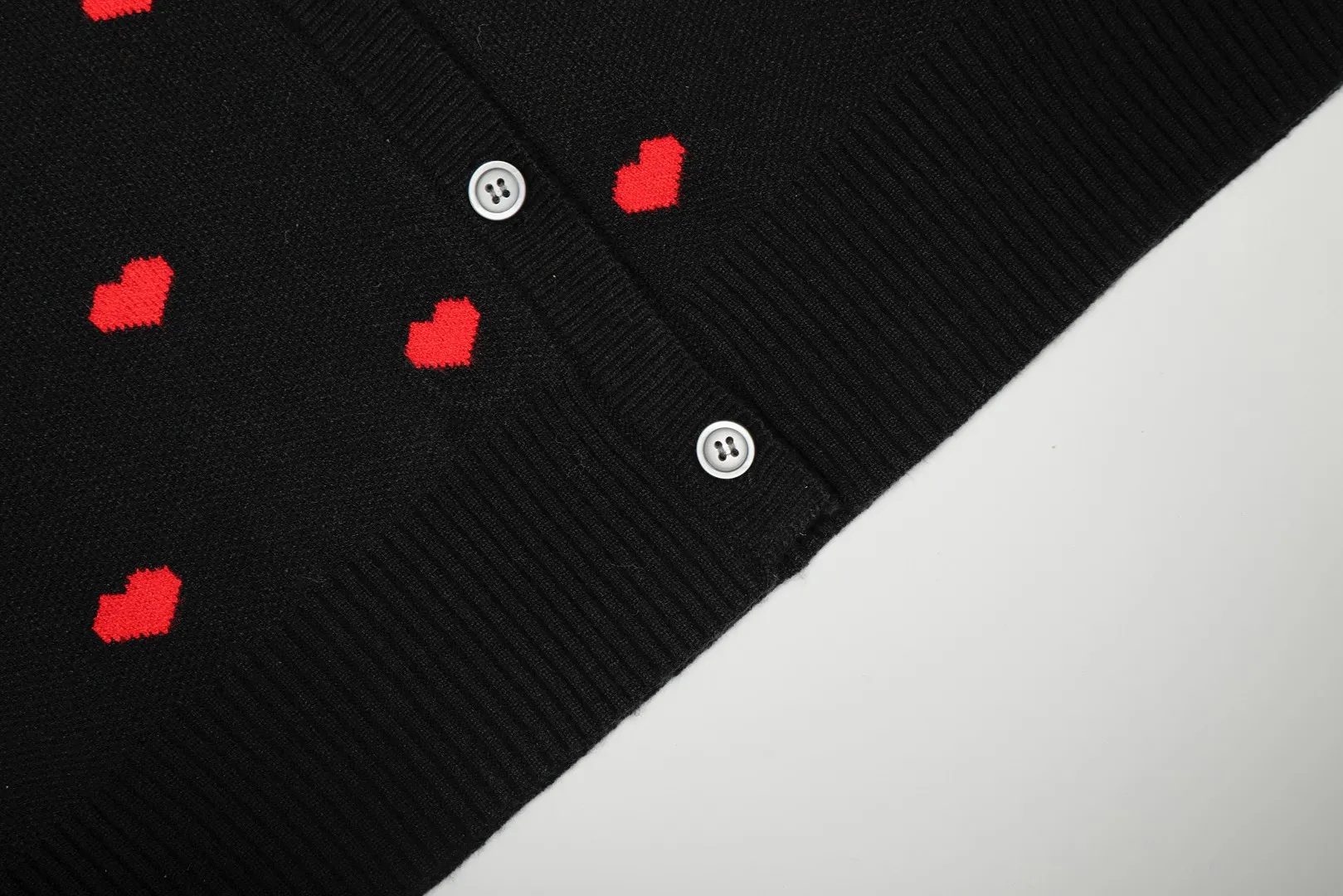 Ami/Ami's new jacquard love-printed goddess style must-have autumn and winter knitted cardigan small jacket Size: S-XL Color: White red heart Black red heart Red white heart Milky apricot purple heart Navy blue white heart Pink red heart
