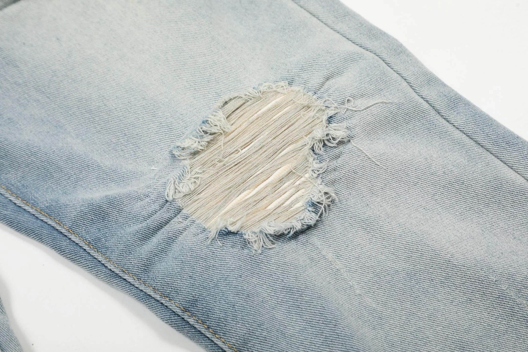 #M06 P168💰 AMIRI patch embroidery jeans trousers AMIRI high street basic ripped tight elastic jeans trousers amiri brand jeans break the production process and cutting of the original jeans, the fabrics are softer and more comfortable Hand-sewn collar label Customized logo buttons Genuine leather tag Color: blue Size: 30-32-34-36