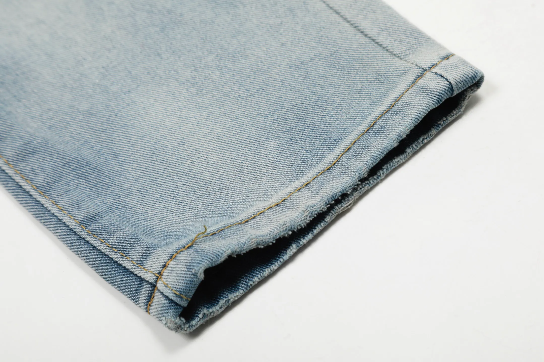 #M06 P168💰 AMIRI patch embroidery jeans trousers AMIRI high street basic ripped tight elastic jeans trousers amiri brand jeans break the production process and cutting of the original jeans, the fabrics are softer and more comfortable Hand-sewn collar label Customized logo buttons Genuine leather tag Color: blue Size: 30-32-34-36
