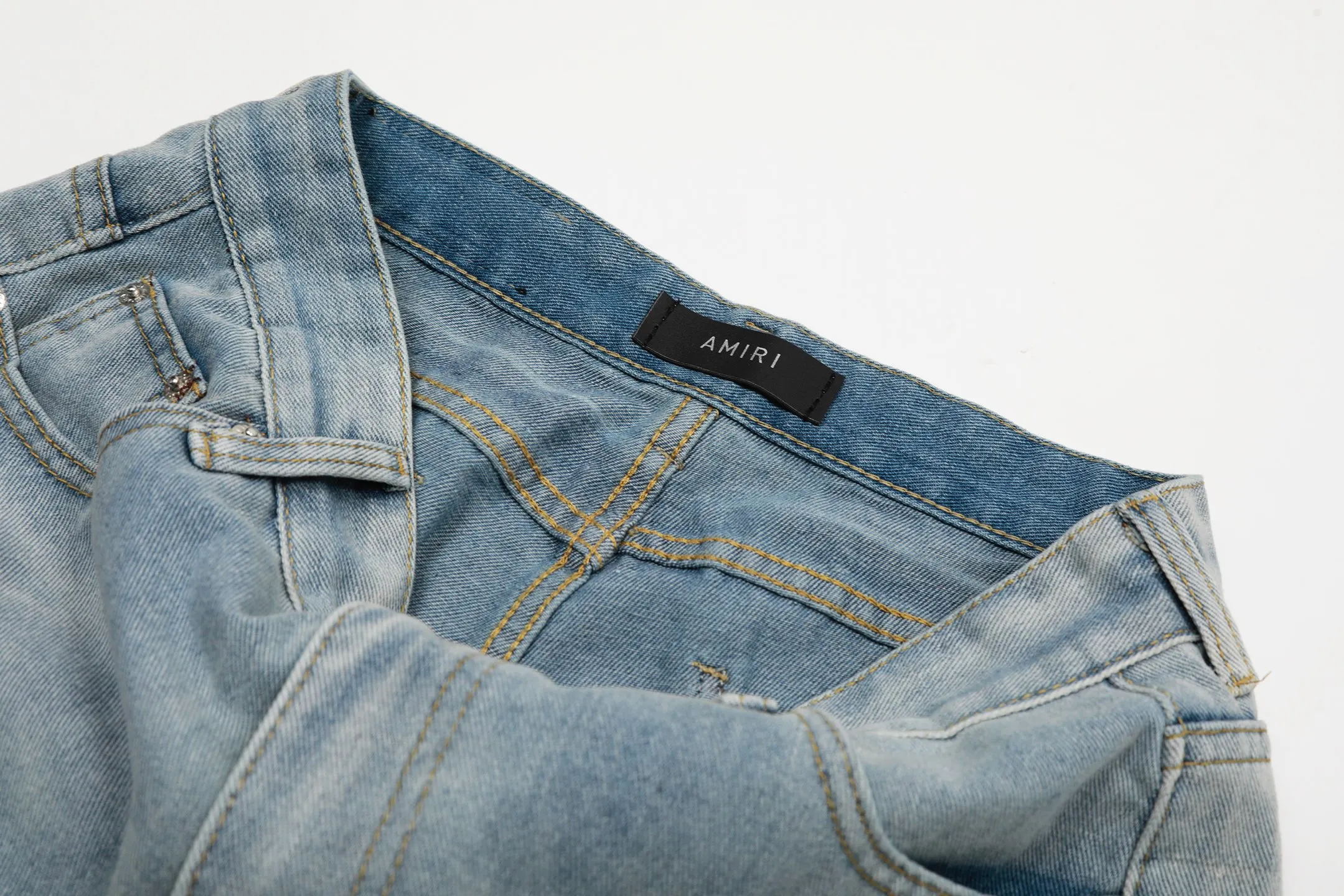#M06 P168💰 AMIRI patch embroidery jeans trousers AMIRI high street basic ripped tight elastic jeans trousers amiri brand jeans break the production process and cutting of the original jeans, the fabrics are softer and more comfortable Hand-sewn collar label Customized logo buttons Genuine leather tag Color: blue Size: 30-32-34-36