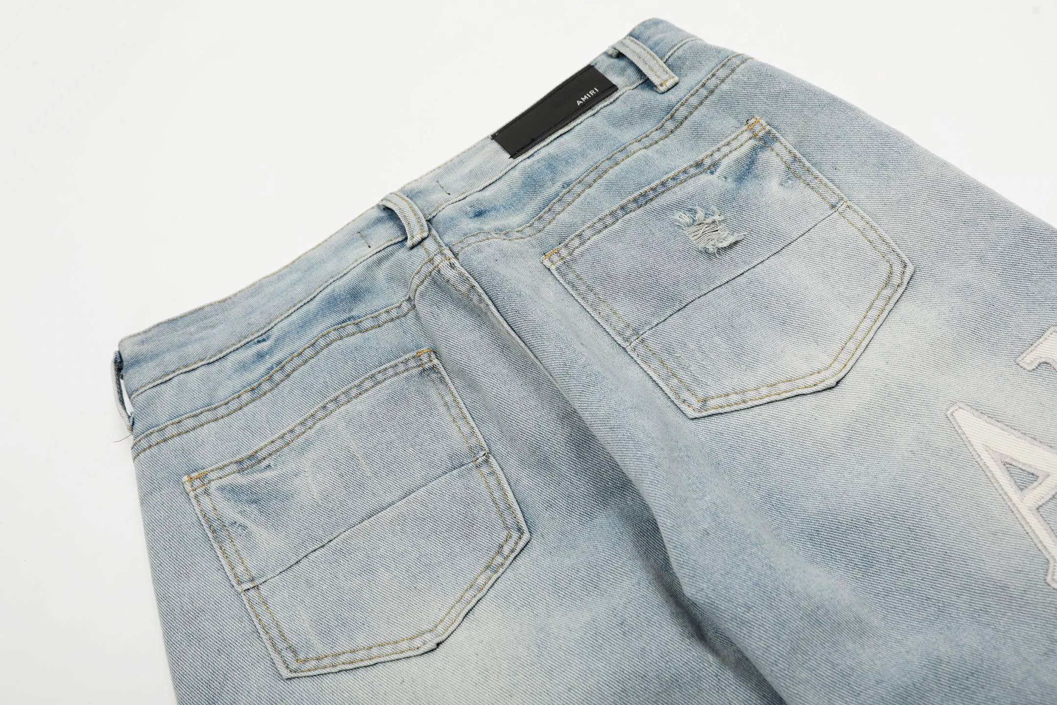 #M06 P168💰 AMIRI patch embroidery jeans trousers AMIRI high street basic ripped tight elastic jeans trousers amiri brand jeans break the production process and cutting of the original jeans, the fabrics are softer and more comfortable Hand-sewn collar label Customized logo buttons Genuine leather tag Color: blue Size: 30-32-34-36