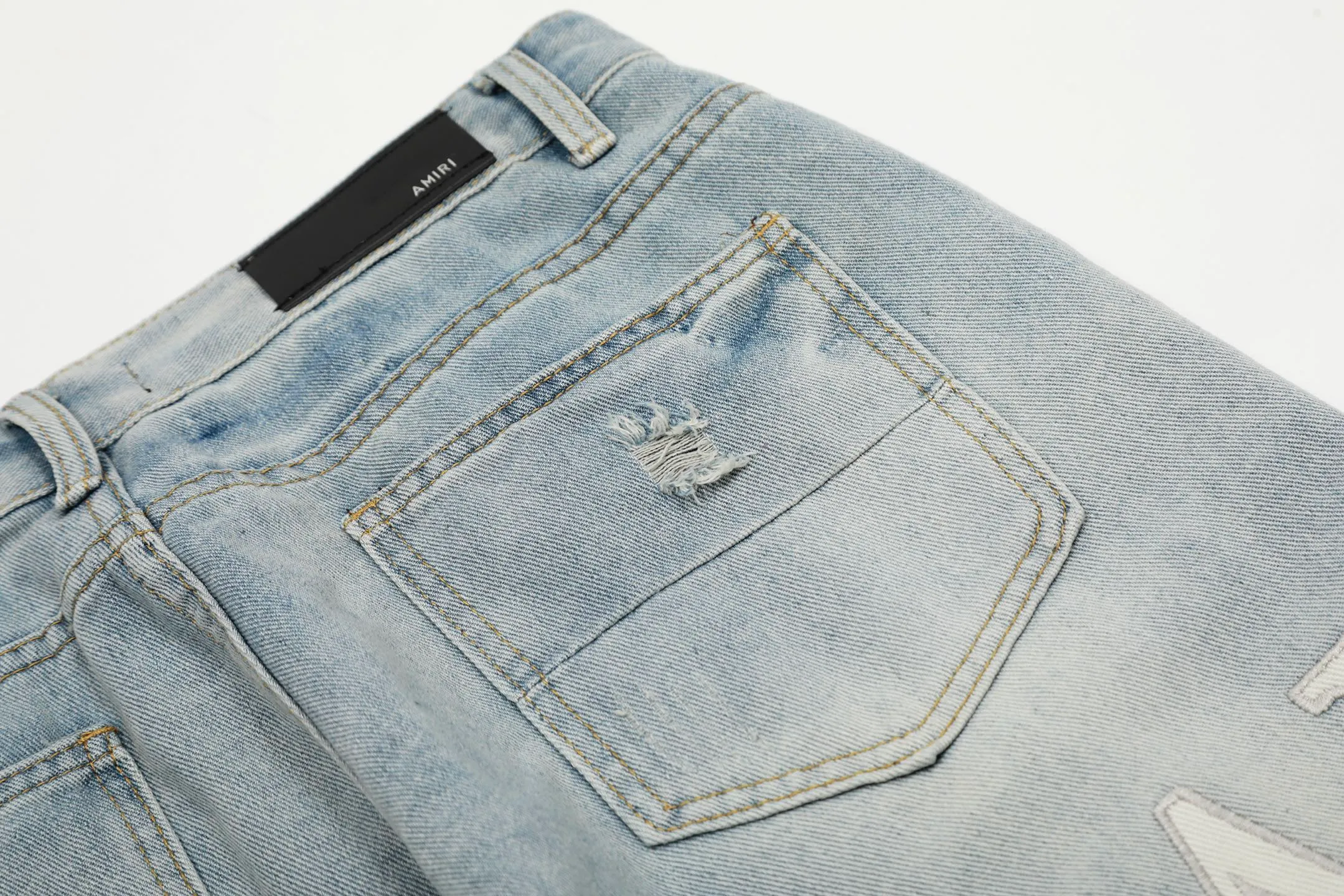 #M06 P168💰 AMIRI patch embroidery jeans trousers AMIRI high street basic ripped tight elastic jeans trousers amiri brand jeans break the production process and cutting of the original jeans, the fabrics are softer and more comfortable Hand-sewn collar label Customized logo buttons Genuine leather tag Color: blue Size: 30-32-34-36