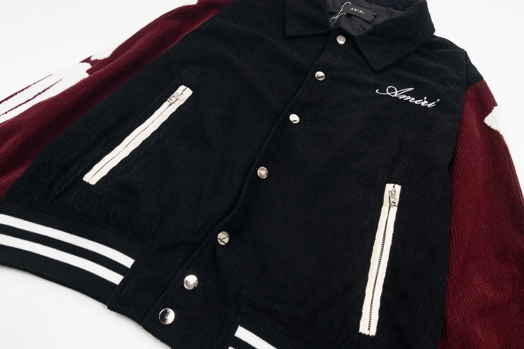 🅿️480 Ami Contrast Sleeves Corduroy College Style Jacket for Couple Super age-reducing college style design, another trend-setting baseball uniform. Ami Contrast Sleeves, the main color is black + burgundy, with white embellishment for the overall fashion sense. The superposition of three colors is complex but not messy, giving off a youthful and trendy charm! Made from customer-supplied cotton corduroy fabric, it has a natural color, oily and delicate, simple and rich texture. The contrasting color design has a retro atmosphere and is rich in gold. The lining is made of silk viscose blended material and is quilted. ➕Customer-supplied snap placket design creates a fashionable college charm. The shirt collar and sleeve arms are designed with contrasting splicing to show a neat temperament. Sleeve arm flocking🦴bone flocking logo decoration gives the garment a unique style and becomes the creator of a new style of punctuation. Same style for men and women. Color: Black Size: XS-L