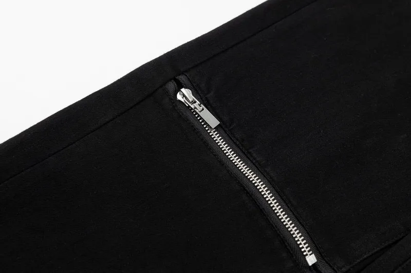 P240 Style No.: [B867] Heavy-duty AMIRI MX1 zippered high street jeans, slim fit, stretchy washed knife-cut trousers, FOG high street men's trendy AMIRI black patchwork jeans Color: black Size: 28-30-32-34-36 (s-xxl) amiri is transliterated as Emil, which is the name of the founder. Mike Amiri, the founder of amiri, grew up in Los Angeles, USA, and was influenced by local street culture and Punk Rock since he was a child. Due to his influence, he founded the amiri brand named after himself. A variety of trendy clothing meets the needs of different fashion players. Amiri clothing has novel and unique styles and is a well-known street brand in the United States. The styles and styles of many clothes are loved by many street photographers. The various clothing styles meet the dressing needs of different people, show their unique temperament, and show the trend of dressing. amiri's jeans are relatively famous. Not only do they have many styles, but the quality of the jeans is also very good. Many celebrities have also worn amiri brand jeans.  The jeans of the amiri brand break through the production process and cutting of the original jeans. The fabrics are relatively soft and comfortable, and are not as hard as some jeans, which can irritate the skin and cause the skin to bleed when worn. Los Angeles trendy brand Amiri's jeans are made with great detail from tailoring to texture, adding wrinkles, bullet holes, damage and other details to add to the trendiness of the jeans. You can choose the style that suits you according to your own needs. Only when you wear a suitable style can you have a certain sense of fashion.  In recent years, high street has become a word that appears more and more frequently in men's clothing, and high street style has become an important direction for everyone's matching. High street-related items basically cannot avoid oversize or drop-shoulder tops, and the lower body is matched with trackpants or tight-fitting saboteurs. Among them, in my opinion, the most representative one may be saboteur. What I bring to you today is the MX1 zipper worn by many Internet celebrities in Xiaohongshu. It is operated by Ningbo washing factory. Front and back. The trouser legs have a beautiful fading color. Full of high-end feel. Knee part damage design with leather patchwork design. Already used as facade design. Leather waist nameplate. Customized crotch placket hardware. Engraving molding. The focus of this style is not on washing, but on the shape and version of the damage. The secret lies in the craftsmanship of the master. Later, the cost of fraying, horse cutting, knife cutting, etc. These hand-made products are far beyond comparison with assembly line products.