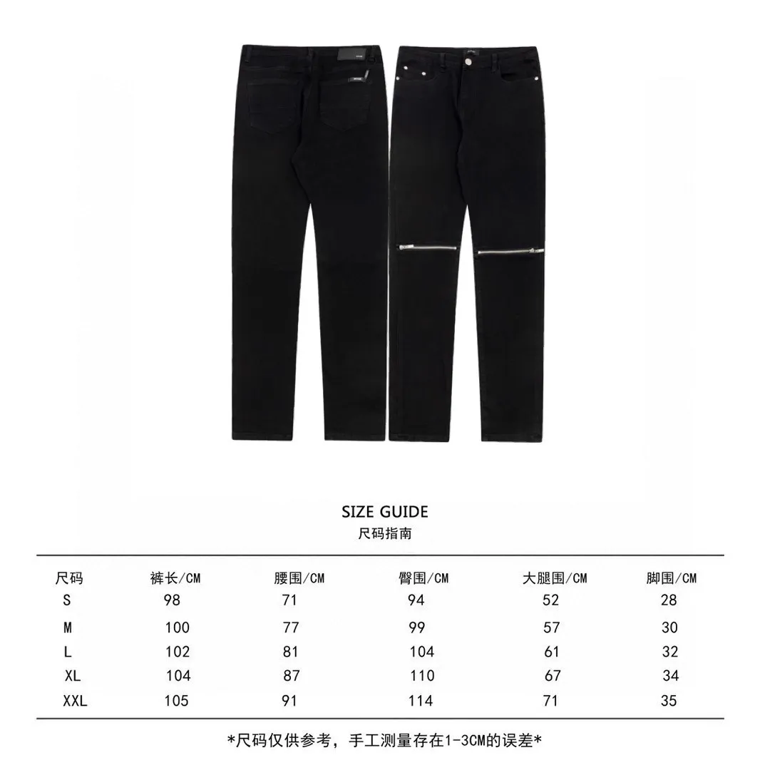 P240 Style No.: [B867] Heavy-duty AMIRI MX1 zippered high street jeans, slim fit, stretchy washed knife-cut trousers, FOG high street men's trendy AMIRI black patchwork jeans Color: black Size: 28-30-32-34-36 (s-xxl) amiri is transliterated as Emil, which is the name of the founder. Mike Amiri, the founder of amiri, grew up in Los Angeles, USA, and was influenced by local street culture and Punk Rock since he was a child. Due to his influence, he founded the amiri brand named after himself. A variety of trendy clothing meets the needs of different fashion players. Amiri clothing has novel and unique styles and is a well-known street brand in the United States. The styles and styles of many clothes are loved by many street photographers. The various clothing styles meet the dressing needs of different people, show their unique temperament, and show the trend of dressing. amiri's jeans are relatively famous. Not only do they have many styles, but the quality of the jeans is also very good. Many celebrities have also worn amiri brand jeans.  The jeans of the amiri brand break through the production process and cutting of the original jeans. The fabrics are relatively soft and comfortable, and are not as hard as some jeans, which can irritate the skin and cause the skin to bleed when worn. Los Angeles trendy brand Amiri's jeans are made with great detail from tailoring to texture, adding wrinkles, bullet holes, damage and other details to add to the trendiness of the jeans. You can choose the style that suits you according to your own needs. Only when you wear a suitable style can you have a certain sense of fashion.  In recent years, high street has become a word that appears more and more frequently in men's clothing, and high street style has become an important direction for everyone's matching. High street-related items basically cannot avoid oversize or drop-shoulder tops, and the lower body is matched with trackpants or tight-fitting saboteurs. Among them, in my opinion, the most representative one may be saboteur. What I bring to you today is the MX1 zipper worn by many Internet celebrities in Xiaohongshu. It is operated by Ningbo washing factory. Front and back. The trouser legs have a beautiful fading color. Full of high-end feel. Knee part damage design with leather patchwork design. Already used as facade design. Leather waist nameplate. Customized crotch placket hardware. Engraving molding. The focus of this style is not on washing, but on the shape and version of the damage. The secret lies in the craftsmanship of the master. Later, the cost of fraying, horse cutting, knife cutting, etc. These hand-made products are far beyond comparison with assembly line products.