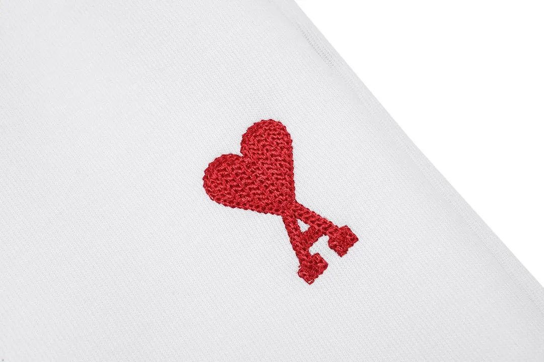 🅿️200 AMI 2025 new model, light luxury, embroidered love letter logo, essential for daily commuting for men and women, casual shorts ·Customized terry fabric ·Elastic + drawstring adjustable waistband ·Imported machine high-density embroidery technology ·Waist label, hangtag, three wash marks complete Color: White Size: M L XL XXL XXXL