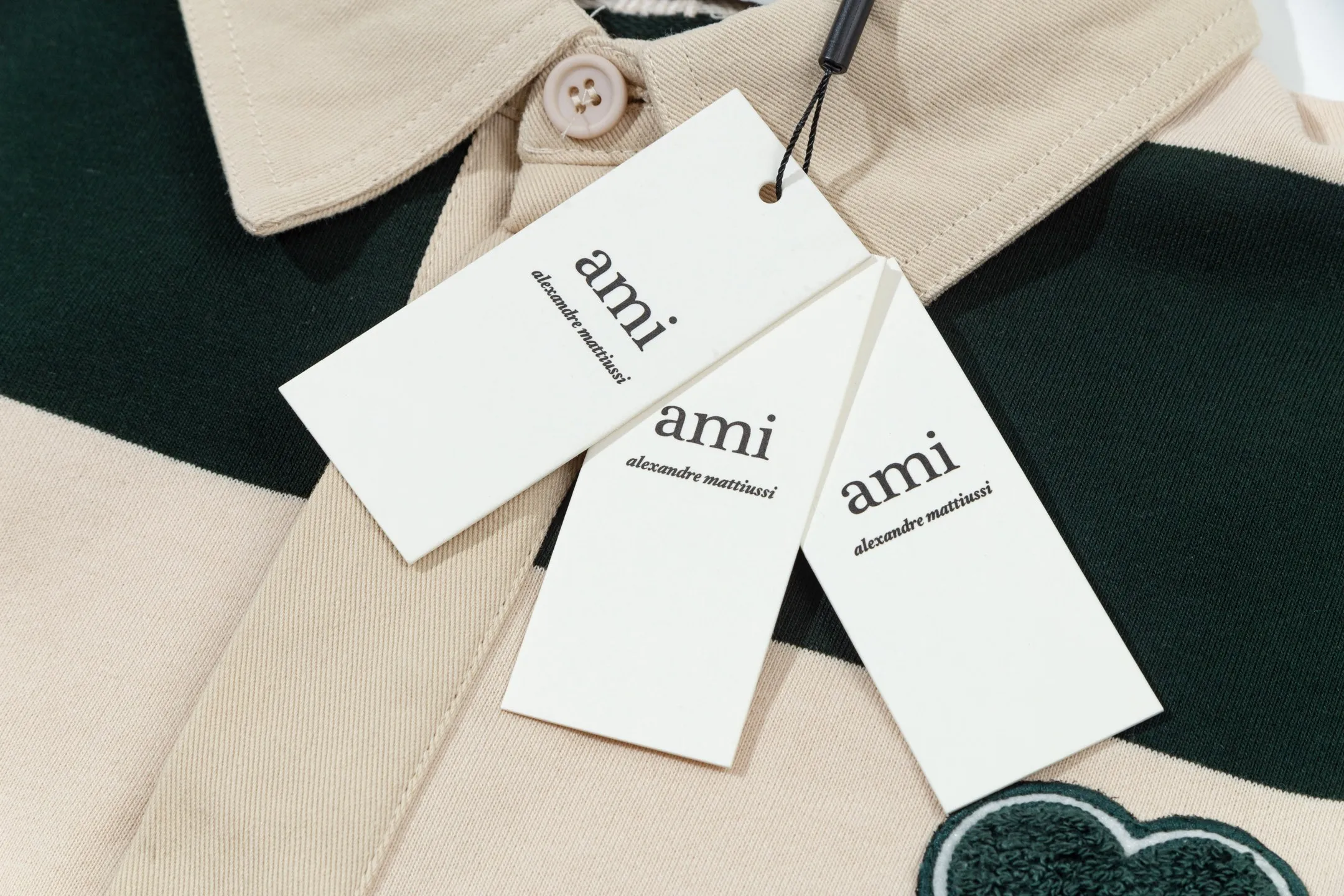662# AMI Paris [Co-branded by Choi Woo-sik] Co-branded logo WDC contrasting logo woven ADC stripes POL collar embroidery on the chest Cotton solid color long-sleeved Oxford shirt collar sweatshirt material Customized from the original board 280g pure cotton fabric YP customized Loose fit Uniform style for men and women Color: Dark green/Apricot Size S-XL