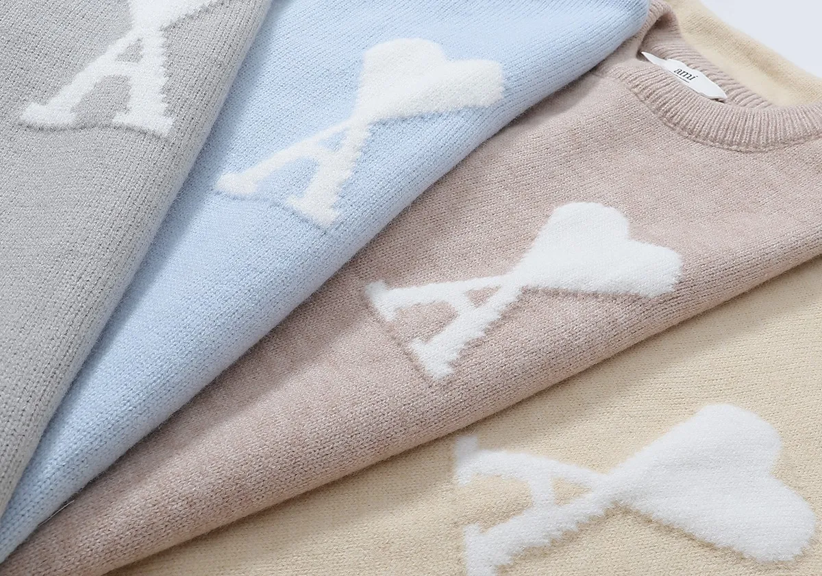 🅿️200 AM11# Ami2023 new color matching cloud round neck sweater, soft and waxy customized wool with super gentle cloud color matching, the upper body is absolutely fairy-like, highly recommended size: S, M, L, XL color: glacier blue, cloud gray, light khaki, light cream yellow