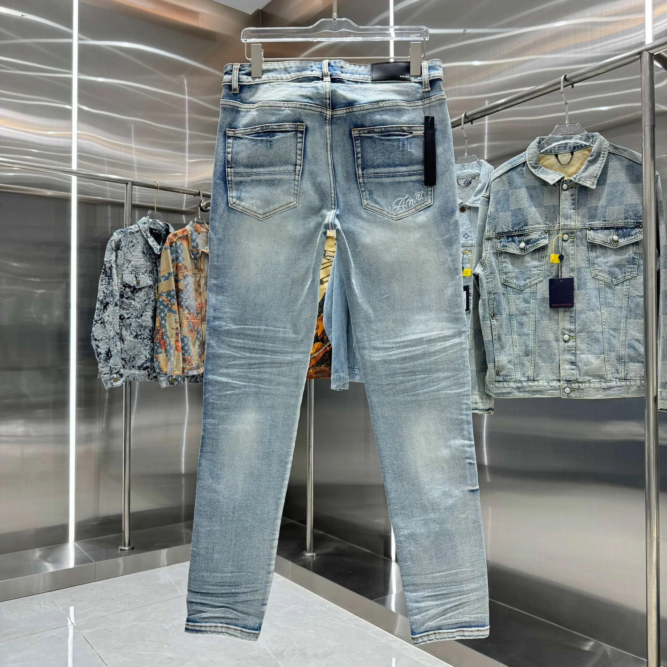 P290 Amiri ripped back pocket letter embroidery street fashion slim fit stretch jeans Color light blue Size 30 32 34 36 38