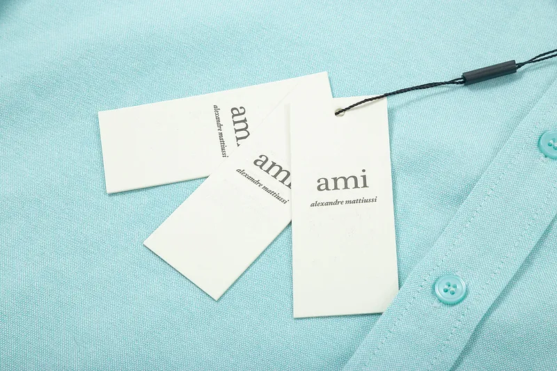 AMI Paris classic autumn heart embroidery in the same color on the chest. Casual cotton solid color short-sleeved Oxford shirt. Original custom-made 180g pure cotton fabric. Loose off-shoulder version. Same style for men and women. Color: Tianlan, white, green, pink, yellow, size: S-XL