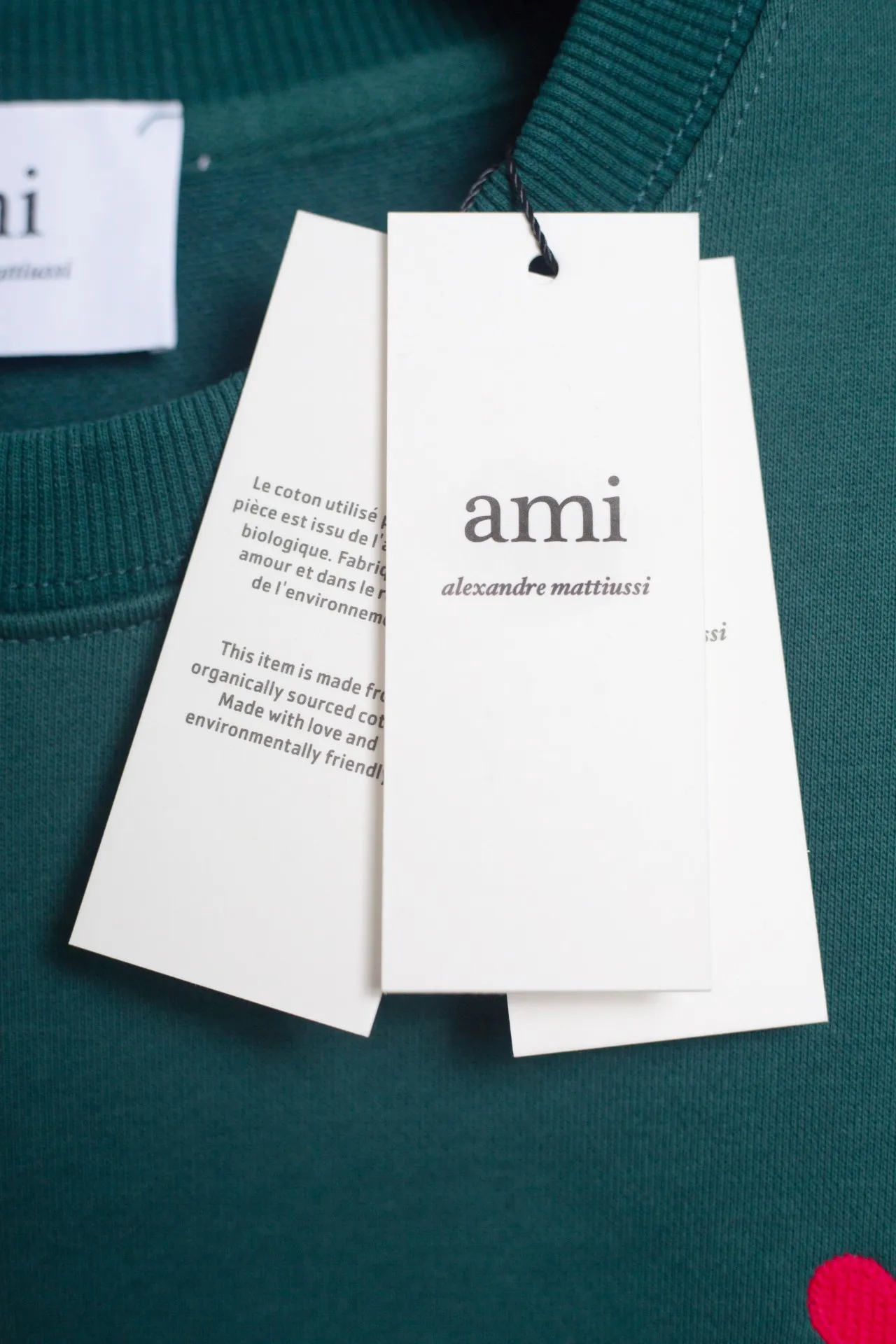 P146 Exclusive background picture AMI 25 autumn and winter new classic little love embroidered pullover sweatshirt Customized 360g pure cotton fabric High version New main wheat Washed wheat Same style for men and women Color: dark green Size: S-XL