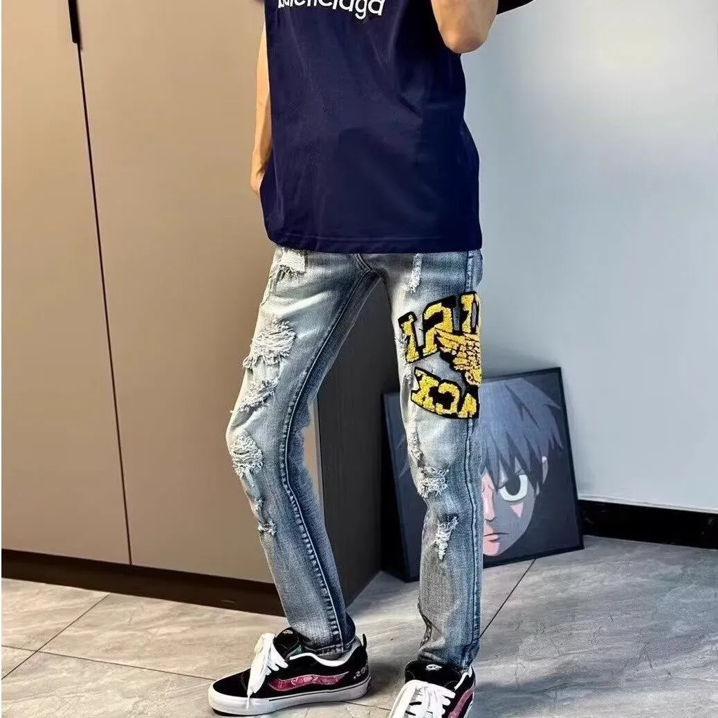 #M14 P168💰 Heavyweight AMIRI 24ss embroidery wings high street jeans slim fit stretch washed knife cut hole trousers FOG high street men's trend AMIRI amiri is transliterated as Emil, which is the name of the founder. Mike Amiri, the founder of amiri, grew up in Los Angeles, USA, and was influenced by local street culture and Punk Rock since he was a child. Due to his influence, he founded the amiri brand named after himself. A variety of trendy clothing meets the needs of different fashion players. Amiri clothing has novel and unique styles and is a well-known street brand in the United States. The styles and styles of many clothes are loved by many street photographers. The various clothing styles meet the dressing needs of different people, show their unique temperament, and show the trend of dressing. amiri's jeans are relatively famous. Not only do they have many styles, but the quality of the jeans is also very good. Many celebrities have also worn amiri brand jeans. Color: Picture color Size: 30-32-34-36