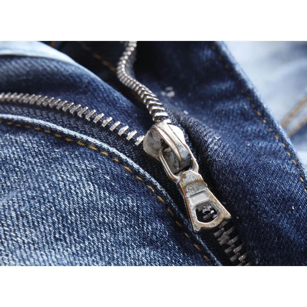 #M14 P168💰 Heavyweight AMIRI 24ss embroidery wings high street jeans slim fit stretch washed knife cut hole trousers FOG high street men's trend AMIRI amiri is transliterated as Emil, which is the name of the founder. Mike Amiri, the founder of amiri, grew up in Los Angeles, USA, and was influenced by local street culture and Punk Rock since he was a child. Due to his influence, he founded the amiri brand named after himself. A variety of trendy clothing meets the needs of different fashion players. Amiri clothing has novel and unique styles and is a well-known street brand in the United States. The styles and styles of many clothes are loved by many street photographers. The various clothing styles meet the dressing needs of different people, show their unique temperament, and show the trend of dressing. amiri's jeans are relatively famous. Not only do they have many styles, but the quality of the jeans is also very good. Many celebrities have also worn amiri brand jeans. Color: Picture color Size: 30-32-34-36