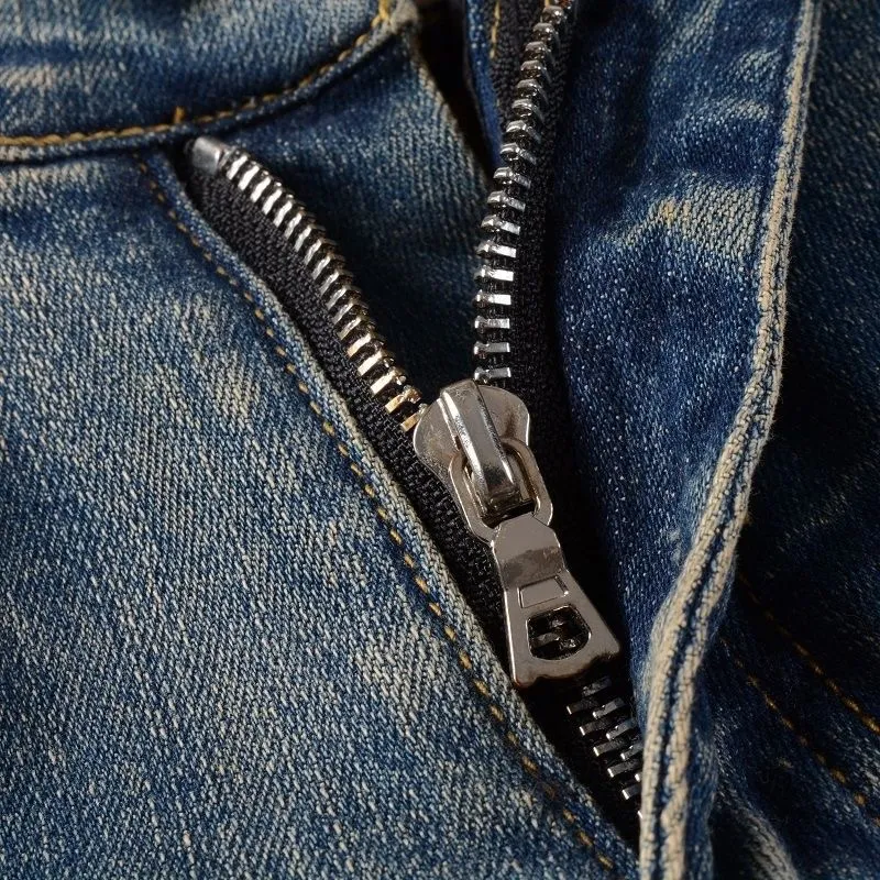 #M49 P168💰 Amiri classic embroidered patched leather distressed lettered jeans. Slim fit jeans. Produced by a major washed factory. Full of high-end feel. Partial destruction of the knees and patchwork design. Already used as a facade design. Leather waist nameplate. The focus of this style is not on the washing, but on the destroyed shape and version. The secret lies in the craftsmanship of the master. The cost of post-processing, grinding, cutting, etc. is far beyond the cost of assembly line products. Color: Picture color Size: 30-32-34-36
