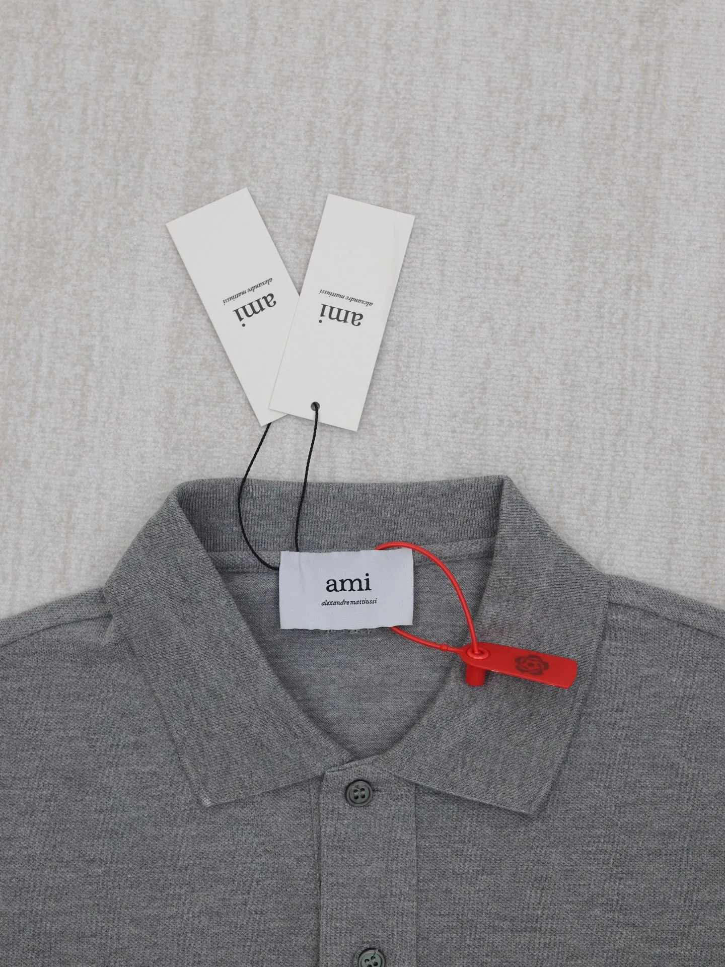 🅿️310 Ami Paris*/25 new love embroidered Polo shirt adopts imported machine embroidery technology and uses advanced computer control system and precision mechanical components to realize Ami love embroidery operation with high precision. The lines are smooth and delicate. The fabrics have been washed and feel better. Not easy to deform, not easy to shrink, not easy to fade, and maintain long-term beauty. Size: S/M/L/XL