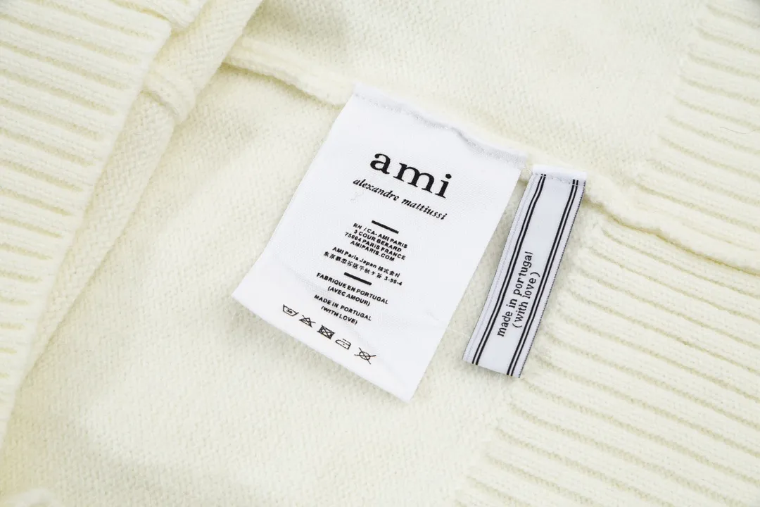 P200 A8148# [Christmas Capsule Series] AMI Paris 2024 Autumn and Winter New Product Silver Big Heart Alpaca Blended Soft and Waxy Cardigan Knitted Sweater Oversize Version Same Style for Men and Women Color: Beige Silver Heart Beige Gold Heart Size: S-XL
