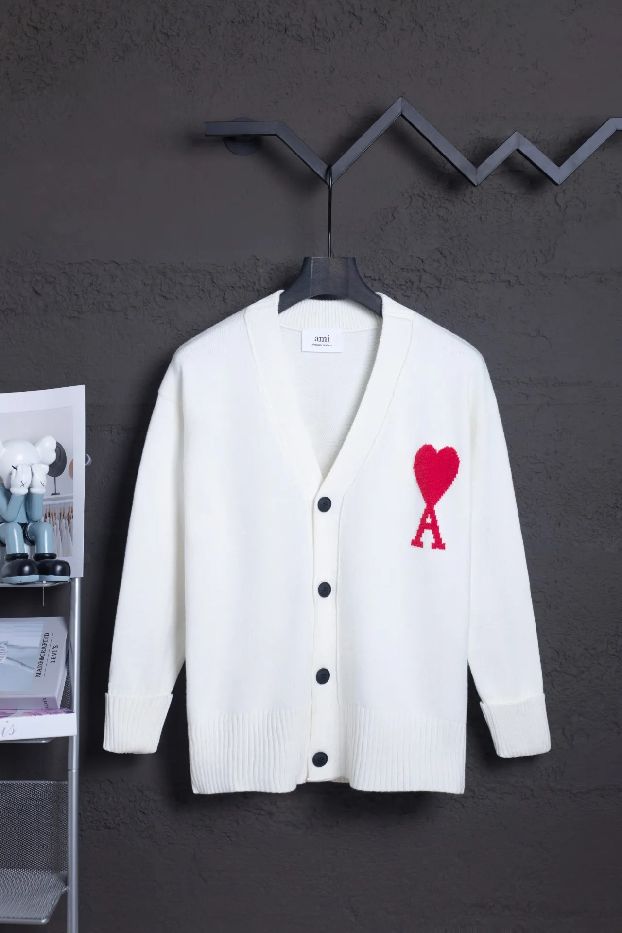 P186 Style No.: MQ802 AMI Classic Big Love Series Jacquard Cardigan Sweater Highest Version Supports Comparison Color: White Red Heart, Size: S-XL