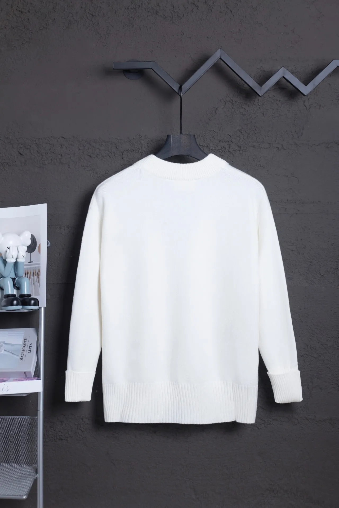 P186 Style No.: MQ802 AMI Classic Big Love Series Jacquard Cardigan Sweater Highest Version Supports Comparison Color: White Red Heart, Size: S-XL
