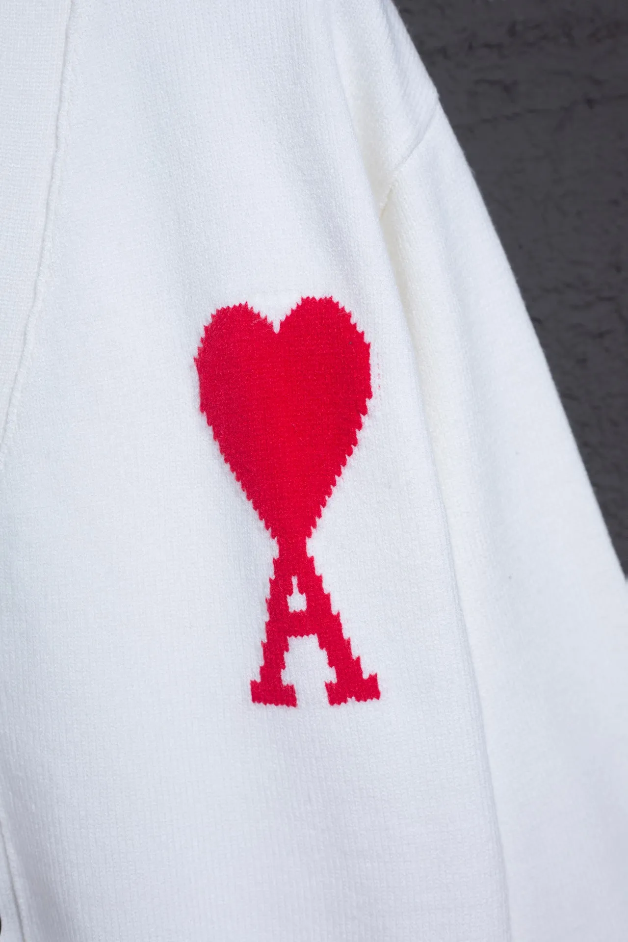 P186 Style No.: MQ802 AMI Classic Big Love Series Jacquard Cardigan Sweater Highest Version Supports Comparison Color: White Red Heart, Size: S-XL