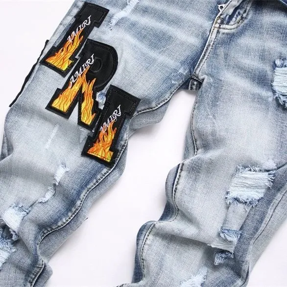 #M72 P168💰 AMIRI patch embroidery jeans trousers AMIRI high street basic ripped tight elastic jeans trousers amiri brand jeans break the production process and cutting of the original jeans, the fabrics are softer and more comfortable Hand-sewn collar label Customized logo buttons Genuine leather tag Color: Picture color Size: 30-32-34-36