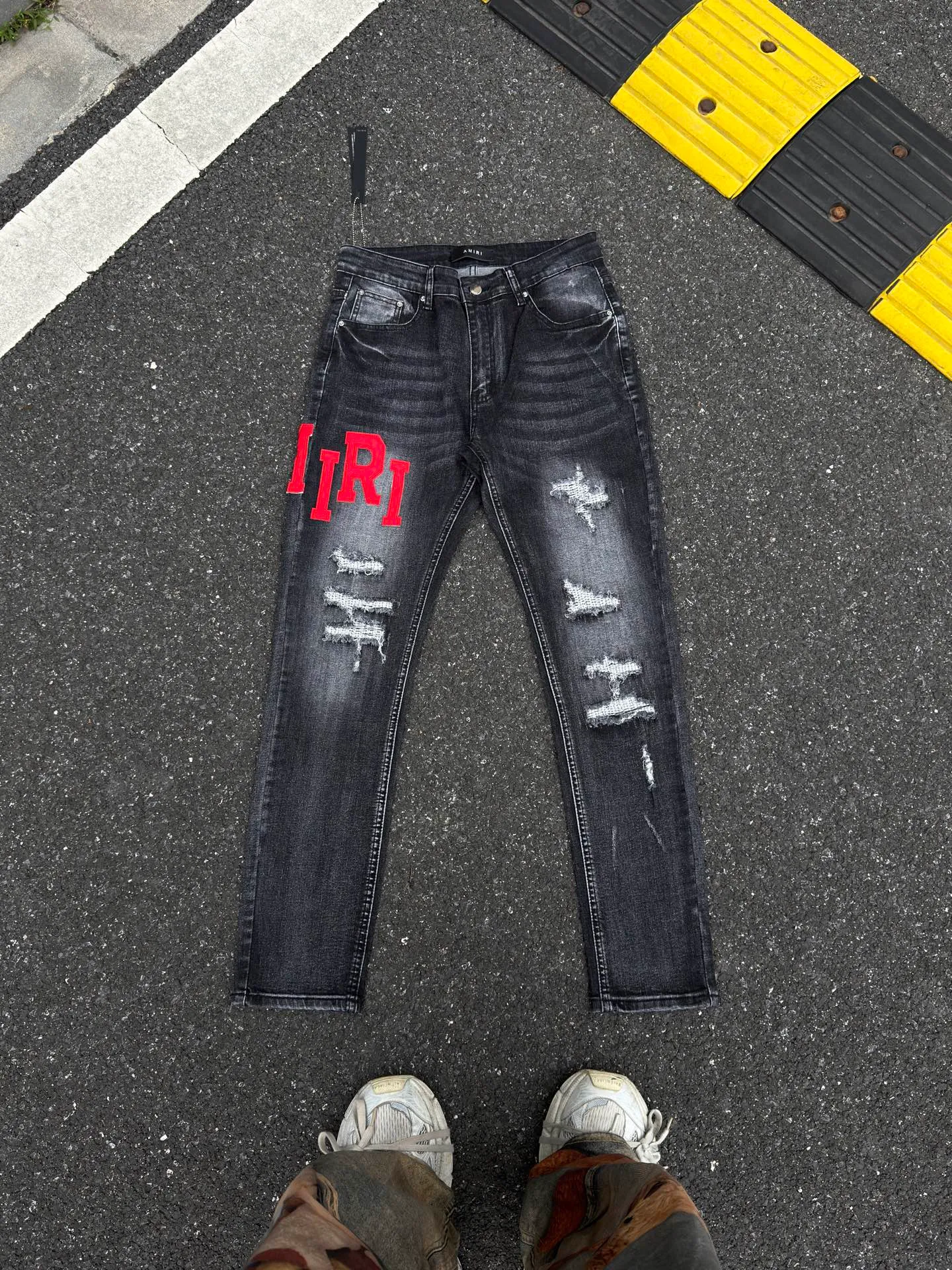 P240 💰AM01 AMIRI new jeans, washed ripped holes, whiskering leather denim trousers, same style for men and women Size: S-XL (28-34)