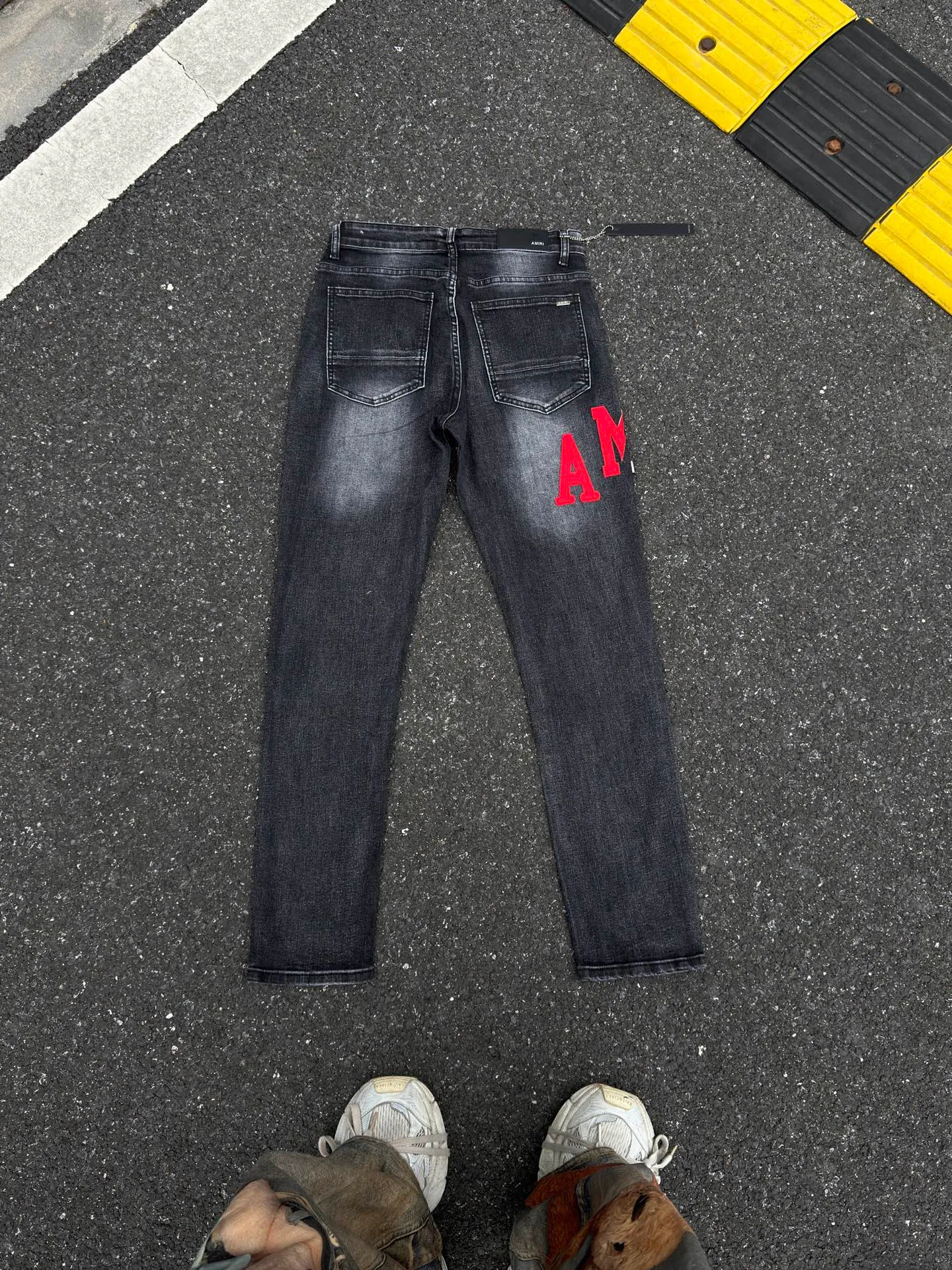 P240 💰AM01 AMIRI new jeans, washed ripped holes, whiskering leather denim trousers, same style for men and women Size: S-XL (28-34)