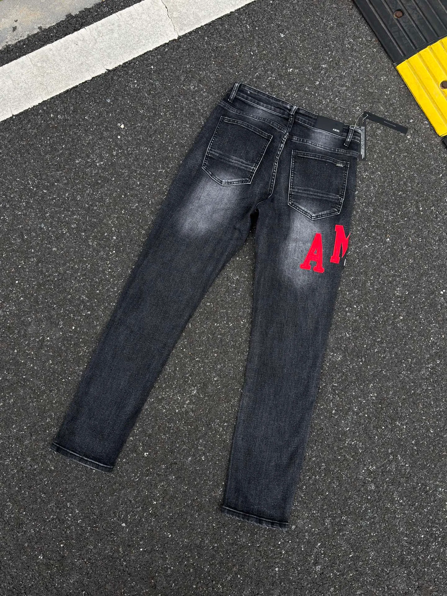 P240 💰AM01 AMIRI new jeans, washed ripped holes, whiskering leather denim trousers, same style for men and women Size: S-XL (28-34)