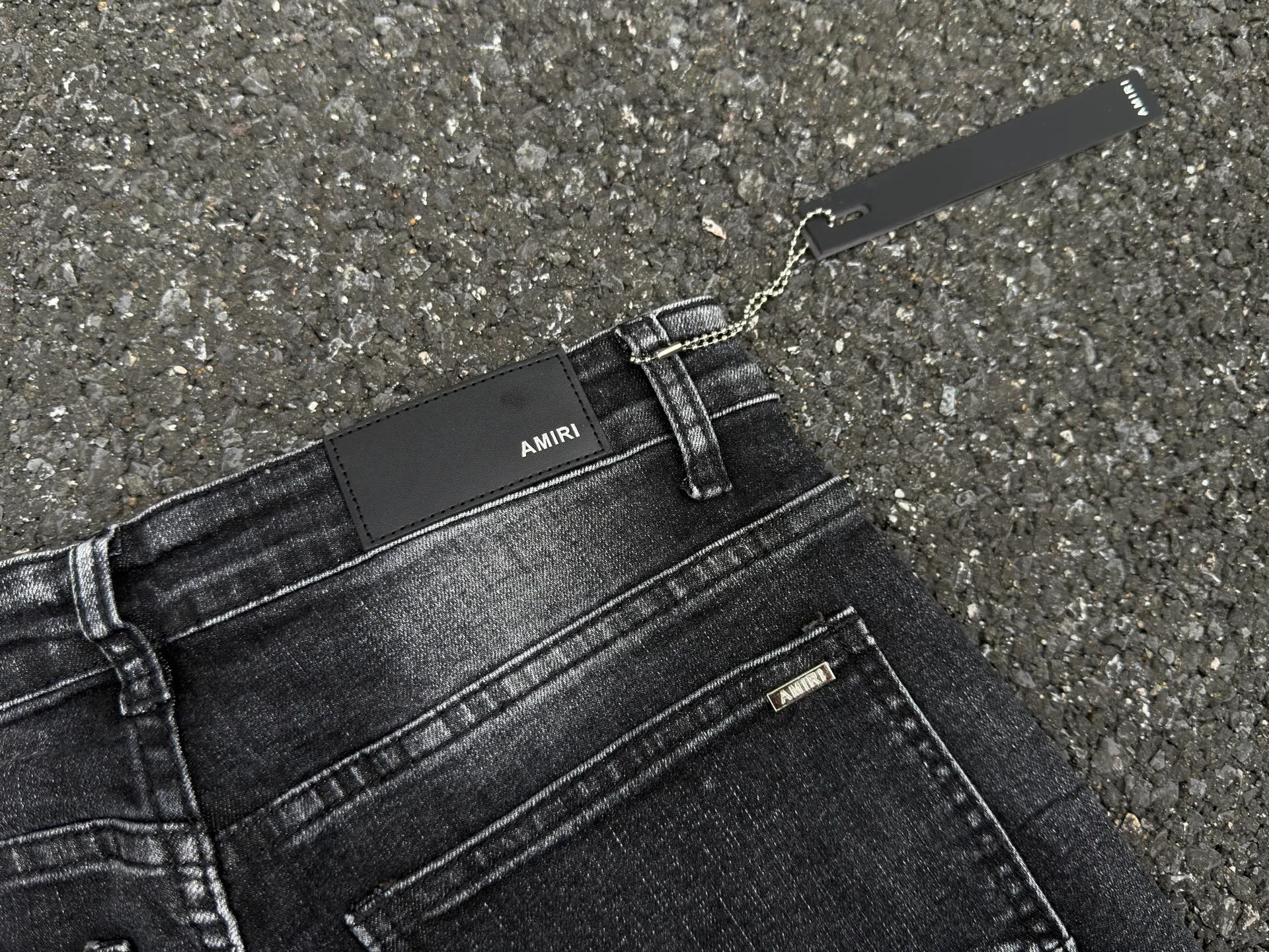 P240 💰AM01 AMIRI new jeans, washed ripped holes, whiskering leather denim trousers, same style for men and women Size: S-XL (28-34)