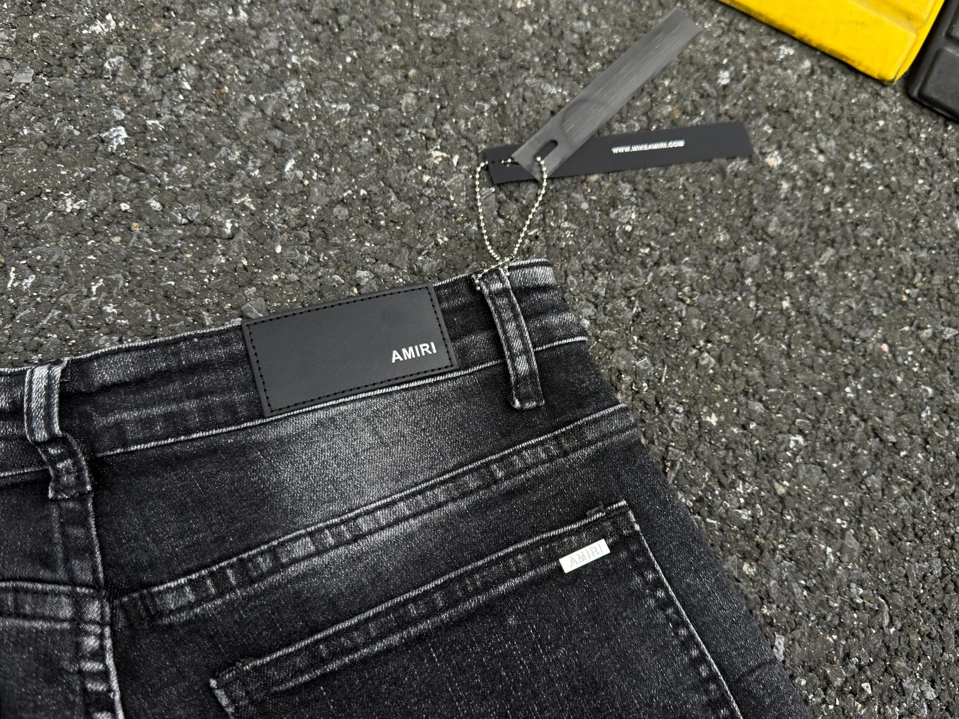P240 💰AM01 AMIRI new jeans, washed ripped holes, whiskering leather denim trousers, same style for men and women Size: S-XL (28-34)