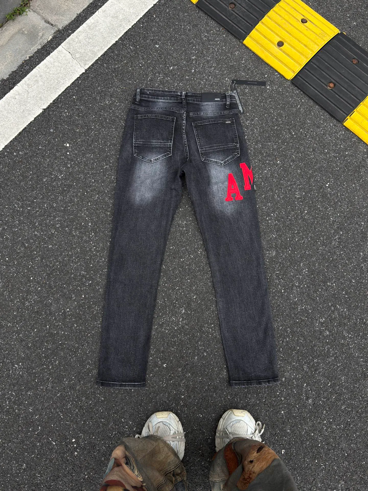P240 💰AM01 AMIRI new jeans, washed ripped holes, whiskering leather denim trousers, same style for men and women Size: S-XL (28-34)