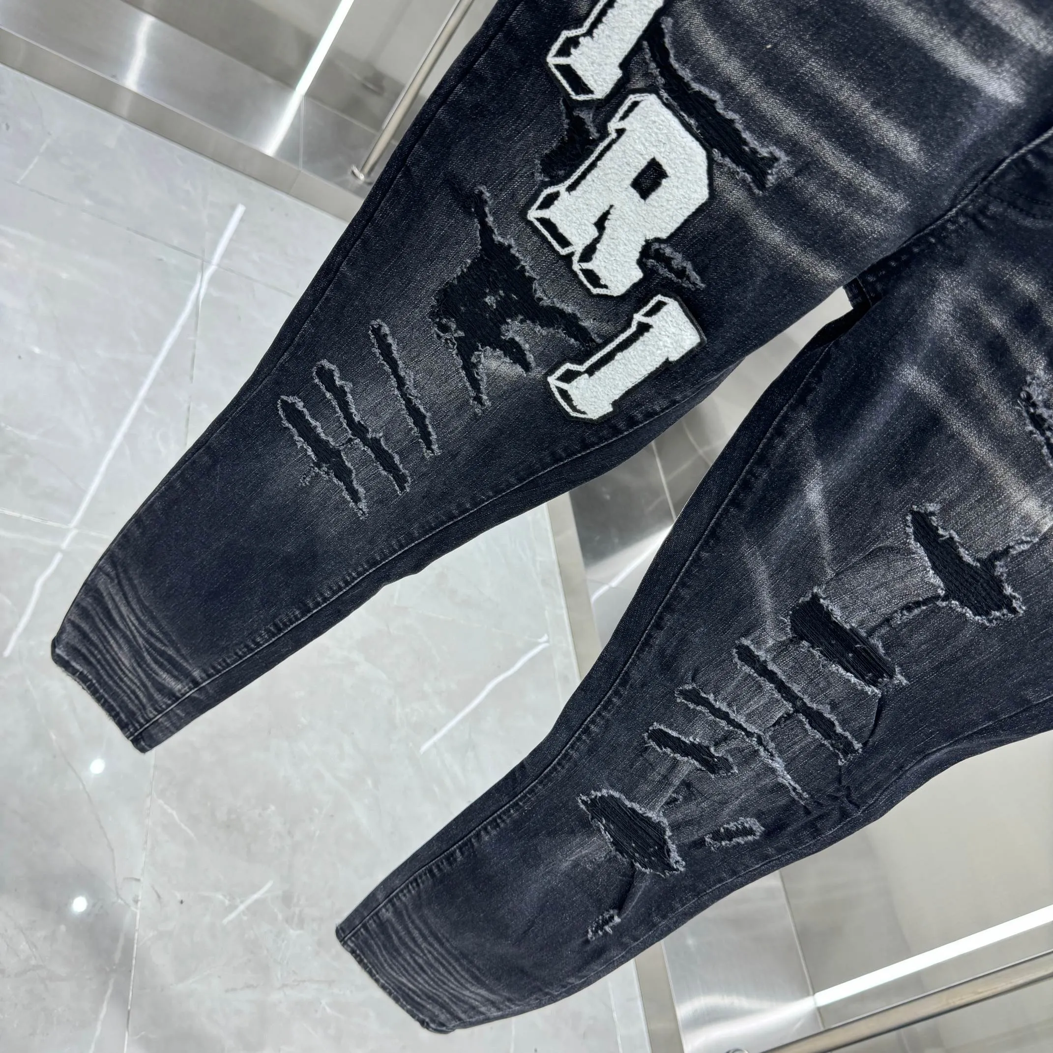 P290 Amiri ripped letter straight velvet embroidery craft street fashion slim fit stretch jeans Color Black Size 30 32 34 36 38