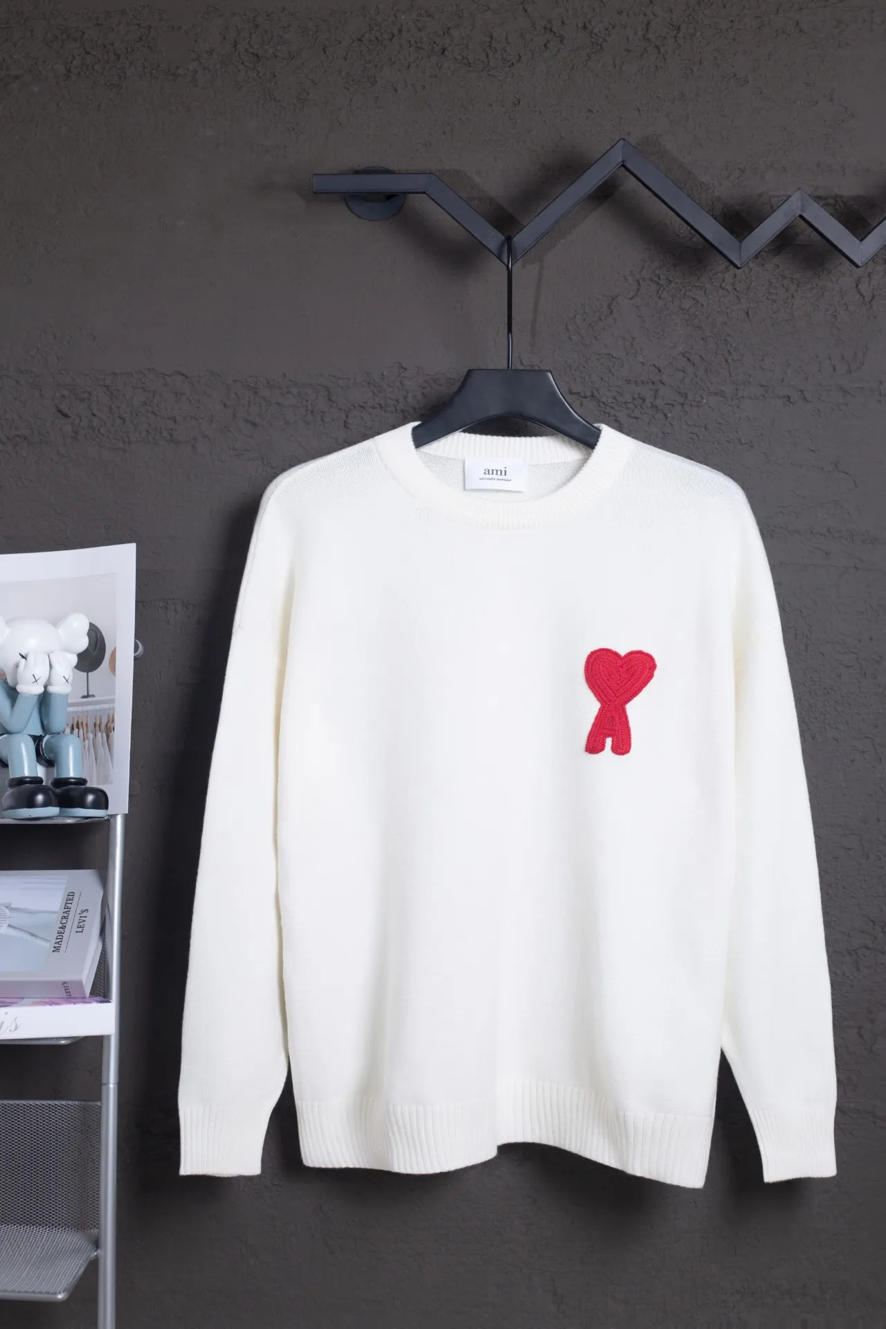 P170 AMI's new classic love chapter crew neck sweater, the highest version, supports comparison, color: white, size: S-XL