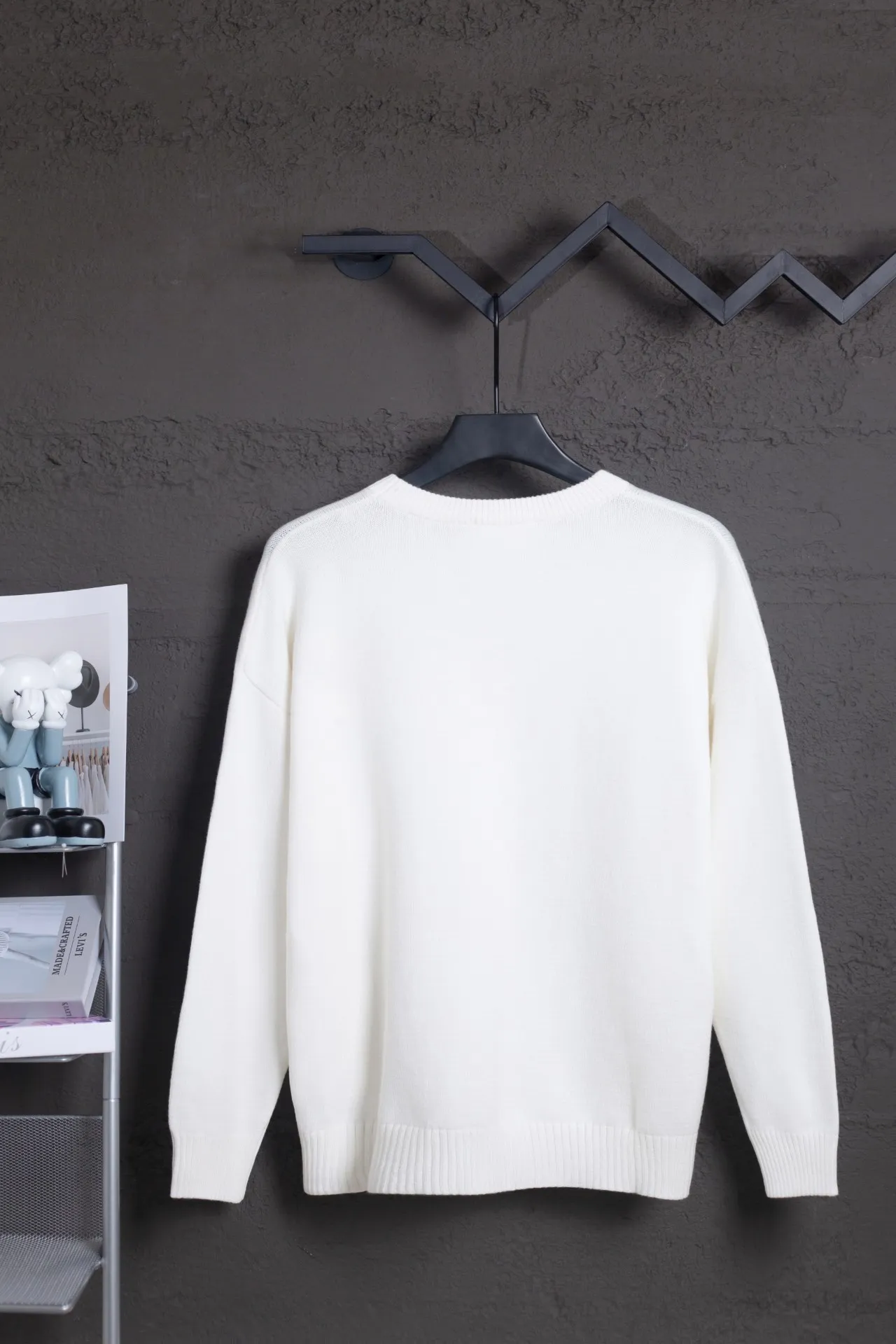 P170 AMI's new classic love chapter crew neck sweater, the highest version, supports comparison, color: white, size: S-XL