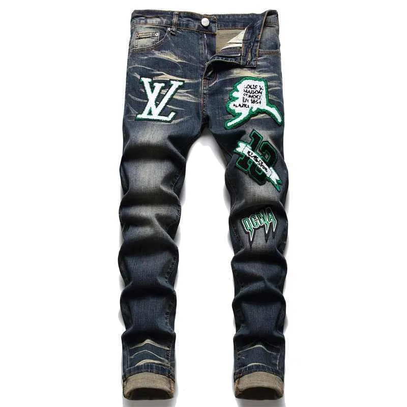 P180 Top replica AMIRI splash-ink medal patch embroidered jeans trousers AMIRI high street basic ripped tight stretch jeans trousers Amiriamiri is transliterated as Emil, which is the name of the founder. Mike Amiri, the founder of amiri, grew up in Los Angeles, USA. He was influenced by the local street culture Rock since he was a child, so he founded the amiri brand named after himself. A variety of trendy brand clothing meets the needs of different fashion players. Amiri clothing has novel and unique styles and is a well-known street brand in the United States. Many of its styles and styles are loved by many street photographers. Various clothing styles meet the needs of different people, show their unique temperament, and show the trend of dressing. amiri's jeans are relatively famous. Not only do they have many styles, but the quality of the jeans is also very good. Many celebrities have also worn amiri brand jeans.  The jeans of the amiri brand break through the production process and cutting of the original jeans. The fabrics are relatively soft and comfortable, and are not as hard as some jeans, which can irritate the skin and cause the skin to bleed when worn. Los Angeles trendy brand Amiri's jeans are made with great detail from tailoring to texture, adding wrinkles, bullet holes, damage and other details to add to the trendiness of the jeans. You can choose the style that suits you according to your own needs. Only when you wear a suitable style can you have a certain sense of fashion.  In recent years, high street has become a word that appears more and more frequently in men's clothing. High street style has also become an important direction for everyone's matching. High street related items are basically inseparable from oversize or off-shoulder tops. The lower body is matched with trackpants or tight-fitting denim. In my opinion, the most representative one is perhaps annihilation. Color; picture color Size: m l xl xxl