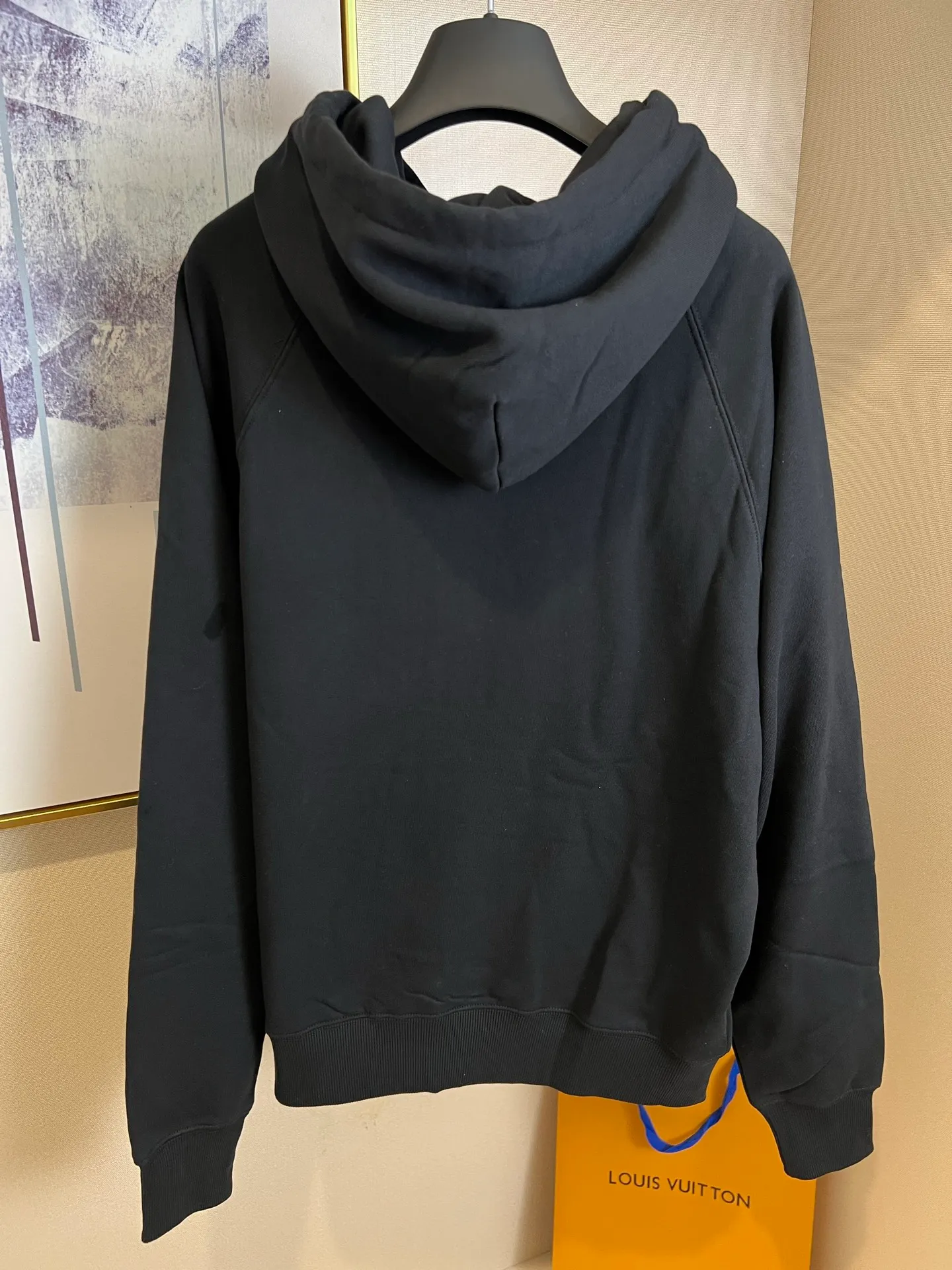 P330 🌈Size: s/m/l/xl Unisex AMI/Ami 2025 FW Early Autumn New Unisex Black Gold Series Three-dimensional Towel Embroidered Love Raglan Pullover Hooded Sweatshirt/Back AMI Embroidery in Same Color Washing Method: Pure cotton products, please wrap the reverse side in a laundry bag and machine wash in cold water quickly! ! Do not soak/wash in warm water! !