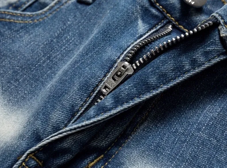 P246 💰 (Top version) AMIRI popular high street jeans slim fit stretch washed knife cut trousers for men. AMIRI amiri is transliterated as Emil, which is the name of the founder. Mike Amiri, the founder of amiri, grew up in Los Angeles, USA. He was influenced by local street culture and Punk Rock since childhood, so he founded the amiri brand named after himself. A variety of trendy clothing meets the needs of different fashion players. Amiri clothing has novel and unique styles and is a well-known street brand in the United States. The styles and styles of many clothes are loved by many street photographers. The various clothing styles meet the dressing needs of different people, show their unique temperament, and show the trend of dressing. amiri's jeans are relatively famous. Not only do they have many styles, but the quality of the jeans is also very good. Many celebrities have also worn amiri brand jeans. Color: Picture color Size: 28, 30, 32, 34, 36 28 30 32 34 36 Waist 71 76 81 86 91 Qianlang 26.5 27.5 28.5 29.5 30.5 Hou Lang 37 38 39 40 41 Foot 14 14.8 15.6 16.4 17.2 Foreign Minister 100 102 104 106 107