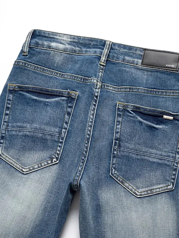 P246 💰 (Top version) AMIRI popular high street jeans slim fit stretch washed knife cut trousers for men. AMIRI amiri is transliterated as Emil, which is the name of the founder. Mike Amiri, the founder of amiri, grew up in Los Angeles, USA. He was influenced by local street culture and Punk Rock since childhood, so he founded the amiri brand named after himself. A variety of trendy clothing meets the needs of different fashion players. Amiri clothing has novel and unique styles and is a well-known street brand in the United States. The styles and styles of many clothes are loved by many street photographers. The various clothing styles meet the dressing needs of different people, show their unique temperament, and show the trend of dressing. amiri's jeans are relatively famous. Not only do they have many styles, but the quality of the jeans is also very good. Many celebrities have also worn amiri brand jeans. Color: Picture color Size: 28, 30, 32, 34, 36 28 30 32 34 36 Waist 71 76 81 86 91 Qianlang 26.5 27.5 28.5 29.5 30.5 Hou Lang 37 38 39 40 41 Foot 14 14.8 15.6 16.4 17.2 Foreign Minister 100 102 104 106 107
