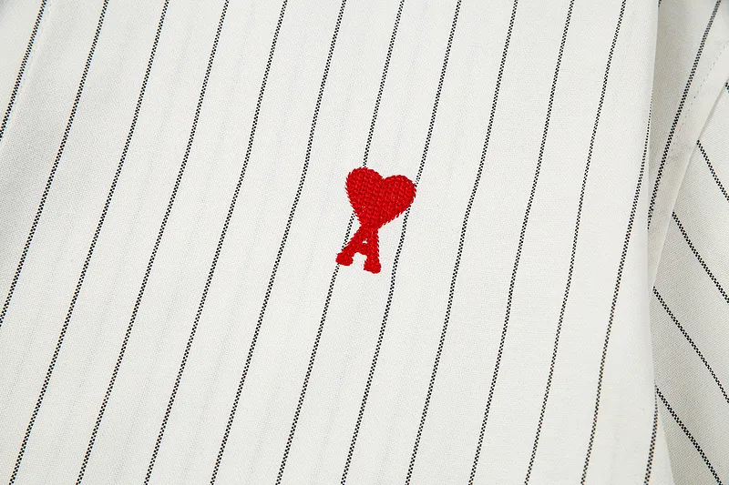 AMI Paris classic autumn red love heart embroidered on the chest. Casual cotton large striped short-sleeved Oxford shirt. Original custom-made 180g pure cotton fabric. Loose off-shoulder version. Same style for men and women. Color: black and white, blue and white. Size: S-XL.