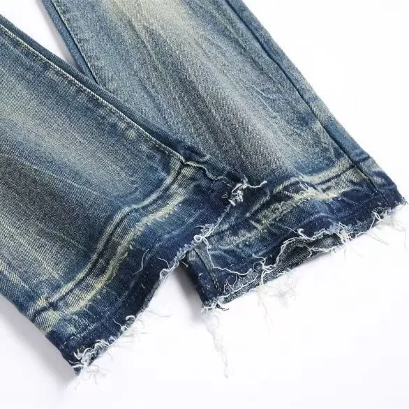 #M13 P168💰 Heavyweight AMIRI MX1 💎High Street Jeans Slim Fit Stretch Washed Knife Cut Hole Trousers FOG High Street Men's Fashion AMIRI Embroidered Patch Jeans amiri is transliterated as Emil, which is the name of the founder. Mike Amiri, the founder of amiri, grew up in Los Angeles, USA, and was influenced by local street culture and Punk Rock since he was a child. Due to his influence, he founded the amiri brand named after himself. A variety of trendy clothing meets the needs of different fashion players. Amiri clothing has novel and unique styles and is a well-known street brand in the United States. The styles and styles of many clothes are loved by many street photographers. The various clothing styles meet the dressing needs of different people, show their unique temperament, and show the trend of dressing. amiri's jeans are relatively famous. Not only do they have many styles, but the quality of the jeans is also very good. Many celebrities have also worn amiri brand jeans.  The jeans of the amiri brand break through the production process and cutting of the original jeans. The fabrics are relatively soft and comfortable, and are not as hard as some jeans, which can irritate the skin and cause the skin to bleed when worn. Los Angeles trendy brand Amiri's jeans are made with great detail from tailoring to texture, adding wrinkles, bullet holes, damage and other details to add to the trendiness of the jeans. You can choose the style that suits you according to your own needs. Only when you wear a suitable style can you have a certain sense of fashion.  In recent years, high street has become a word that appears more and more frequently in men's clothing. High street style has also become an important direction for everyone's matching. High street-related items basically cannot avoid oversize or drop-shoulder tops. The lower body is matched with trackpants or tight-fitting denim. Among them, in my opinion, the most representative one is perhaps annihilation. What I bring to you today is the MX1 patchwork denim worn by many Internet celebrities in Xiaohongshu. It is operated by a Ningbo washing factory. Front and back. The trousers have a beautiful fading color with cat whiskers. Full of high-end feel. Knee-part damage design with leather patchwork design. Already used as facade design. Leather waist nameplate. Customized crotch placket hardware. Engraving and molding. The focus of this style is not on washing, but on the shape and version of the damage. The secret lies in the craftsmanship of the master. The cost of hand-made products such as fraying, machining, knife cutting, etc. is far beyond comparison with assembly line products. Color: Picture color Size: 30-32-34-36
