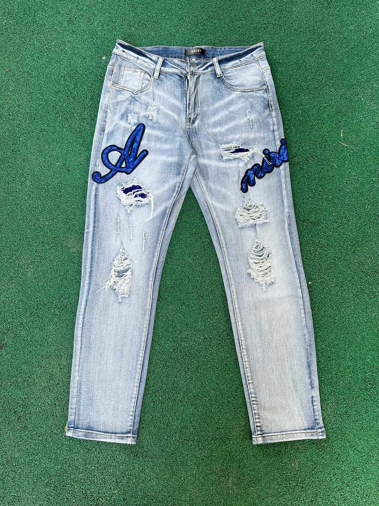#N02 P186💰 AMIRI patch embroidery jeans trousers AMIRI high street basic ripped tight elastic jeans trousers amiri brand jeans break the production process and cutting of the original jeans, the fabrics are softer and more comfortable Hand-sewn collar label Customized logo buttons Genuine leather tag Color: Picture color Size: 30-32-34-36