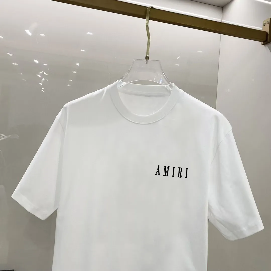 P150 AMIRI# 2025 spring and summer new style debut counter, the latest short-sleeved round neck T-shirt, high-end custom design, avant-garde and fashionable! The brand logo is designed with heavy craftsmanship. High-end customized 250g Xinjiang long-staple cotton fabric. Soft to the touch. Comfortable to wear. Exquisite stitching at the counter level. Fine workmanship. The upper body effect is incomparably handsome! A must-have item for a stylish man! Color: black. White! Size: S M L