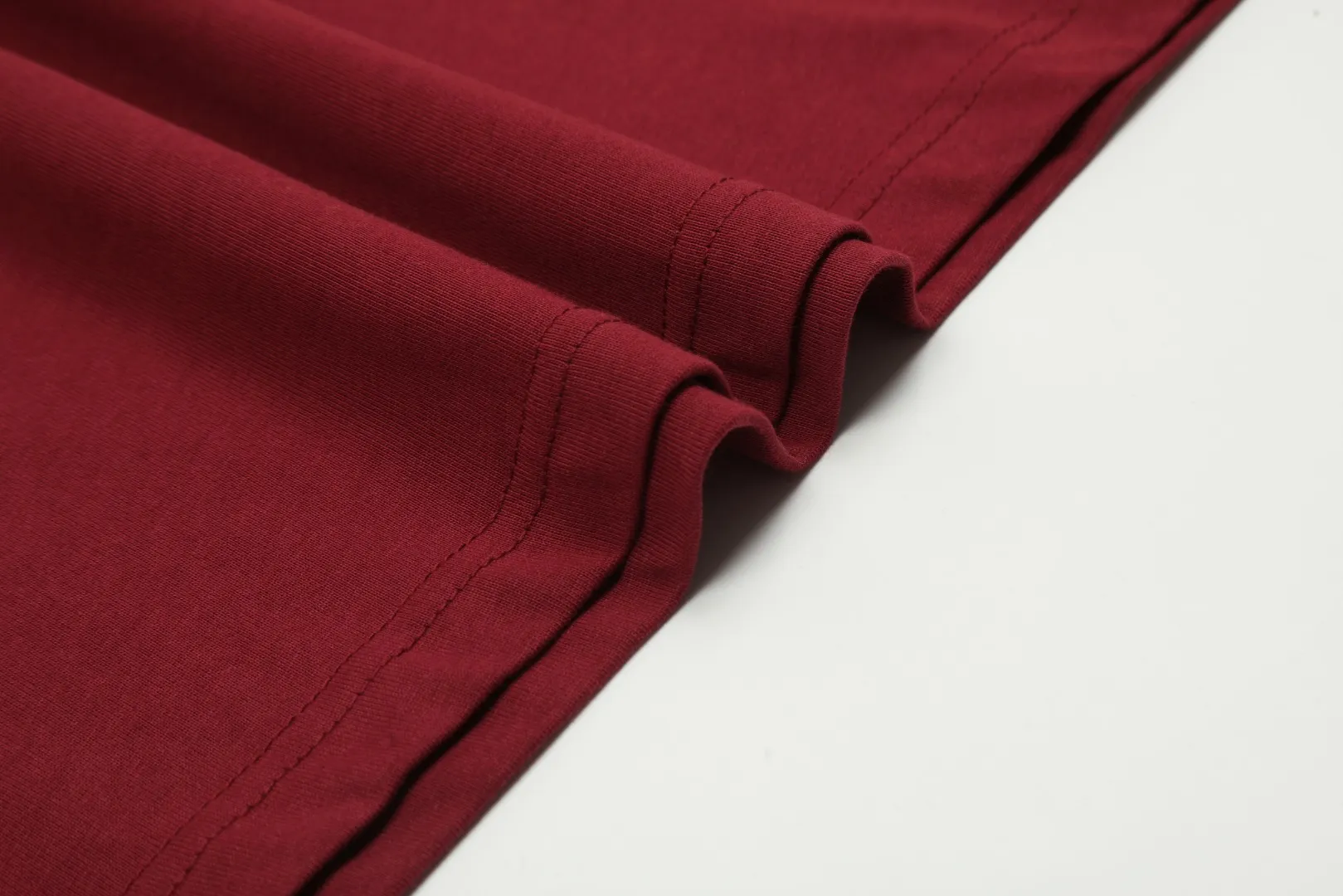 Ami Amy 2024ss Spring New Style Classic Metal Chapter Short Sleeves ✅Correct version of customized metal. There is no small embroidery mark on the reverse side. The maximum size can be worn up to 230 pounds. No pressure to export to Europe and the United States. Size S-XL Color: Black, White, Apricot, Navy Blue, Burgundy, Pink, Sky Blue, Mint Green