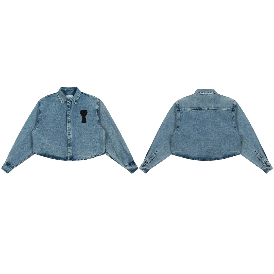 [Ami Amy's new nostalgic blue love short all-match denim jacket shirt for men and women] ✅Ami Amy's popular new nostalgic blue love short denim jacket shirt for men and women ✅Top ceiling quality ZP original development, you can compare with the real thing at will ✅Original synchronization 147-A extra dark blue 7X7 high ounce denim cotton ✅Customized Ami Decoeur embroidery patch of the same color Brand light-plated nickel denim snaps ✅Clear stitching at the splicing area Original tobacco color topstitching Double-layered hidden placket ✅Natural fading after the full-body fermentation-milled horse wash process Loose and short version ✅Denim jacket that can be worn all year round Wear it layered inside or wear alone outside Recommended for male and female couples~ Size: S-XL Color: Denim Blue