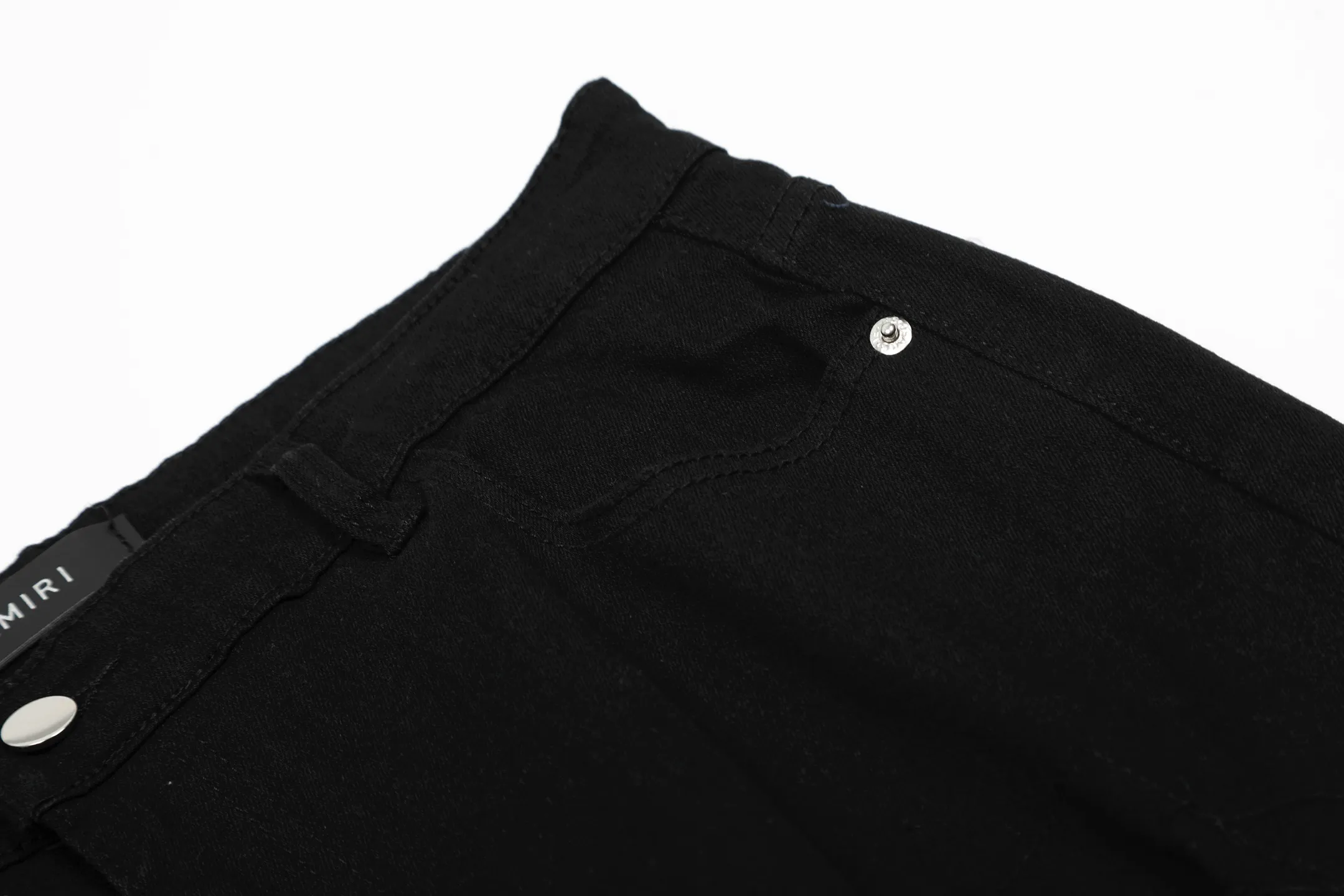 #M61 P168💰 AMIRI patch embroidery jeans trousers AMIRI high street basic ripped tight elastic jeans trousers amiri brand jeans break the production process and cutting of the original jeans, the fabrics are softer and more comfortable Hand-sewn collar label Customized logo buttons Genuine leather tag Color: Picture color Size: 30-32-34-36