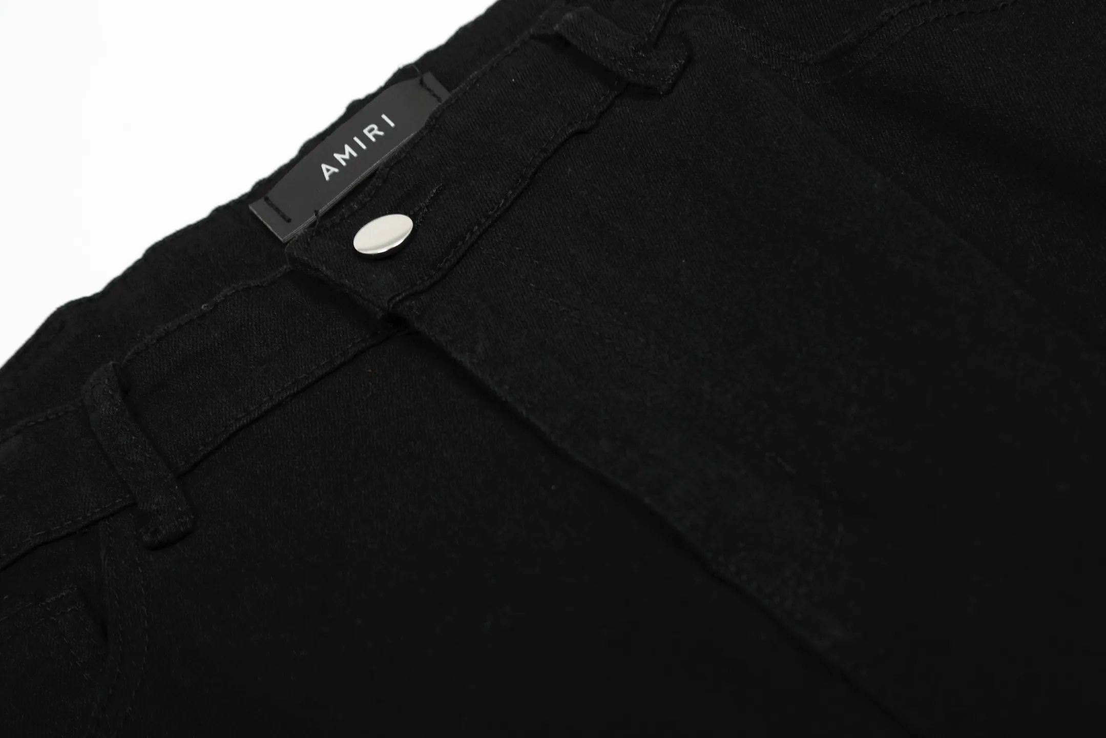 #M61 P168💰 AMIRI patch embroidery jeans trousers AMIRI high street basic ripped tight elastic jeans trousers amiri brand jeans break the production process and cutting of the original jeans, the fabrics are softer and more comfortable Hand-sewn collar label Customized logo buttons Genuine leather tag Color: Picture color Size: 30-32-34-36