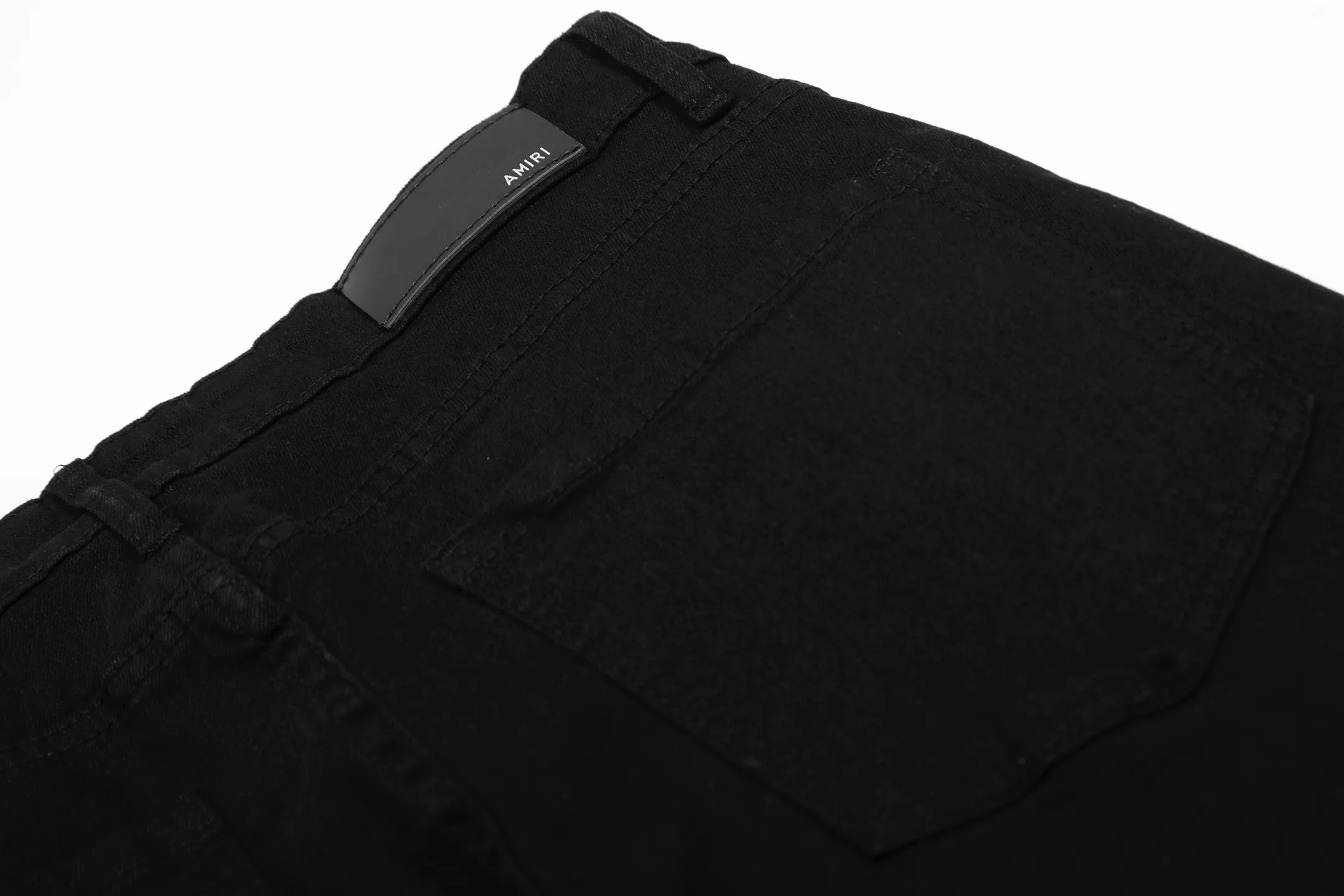 #M61 P168💰 AMIRI patch embroidery jeans trousers AMIRI high street basic ripped tight elastic jeans trousers amiri brand jeans break the production process and cutting of the original jeans, the fabrics are softer and more comfortable Hand-sewn collar label Customized logo buttons Genuine leather tag Color: Picture color Size: 30-32-34-36